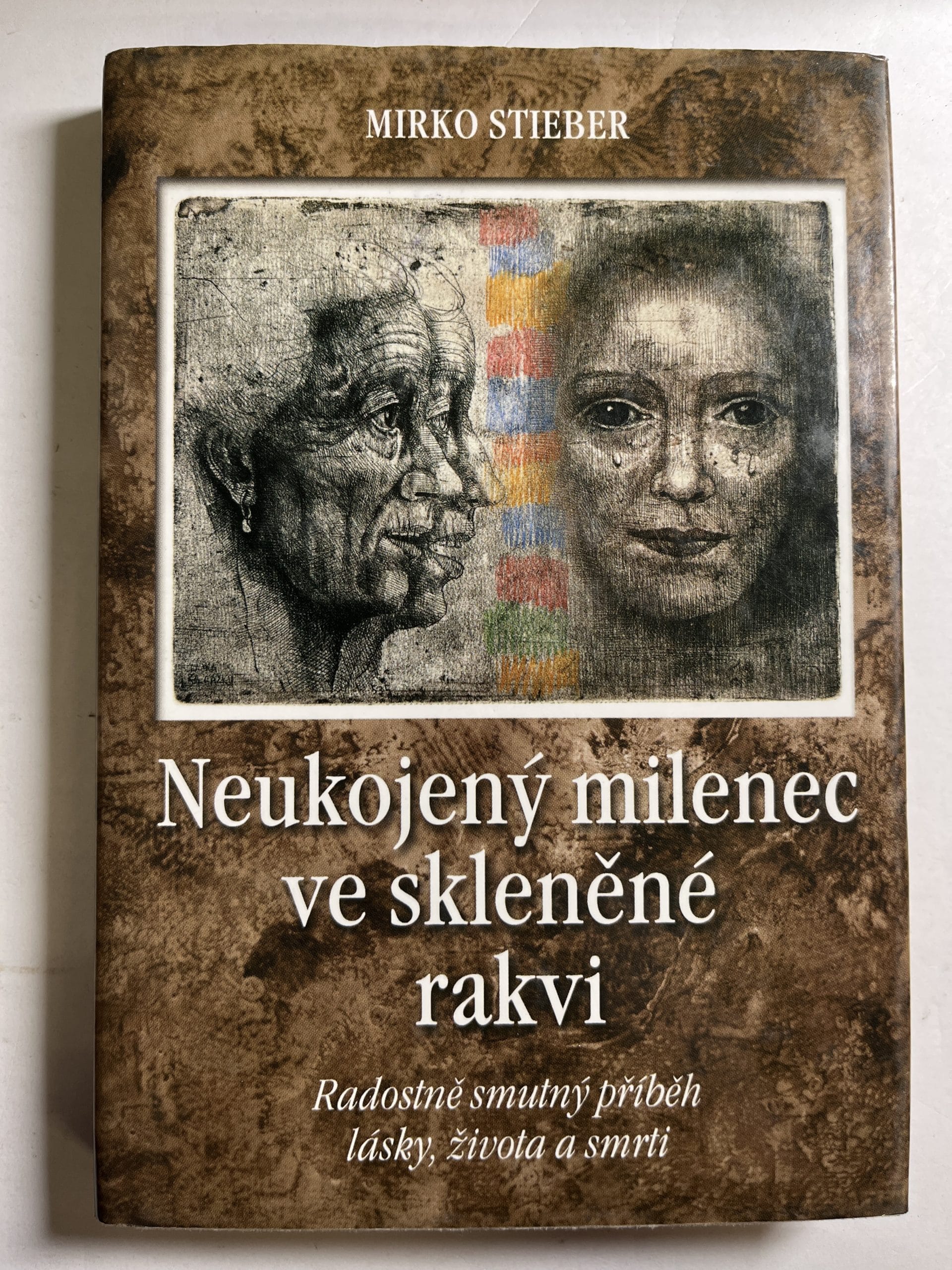 Neukojený milenec ve skleněné rakvi: radostně smutný příběh lásky, života a smrti