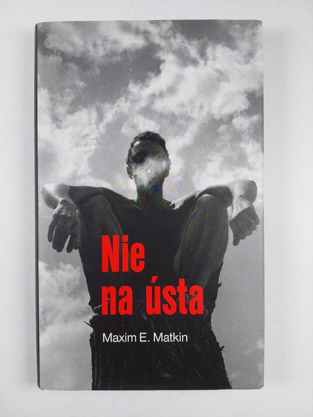Levně Nie na ústa Pevná