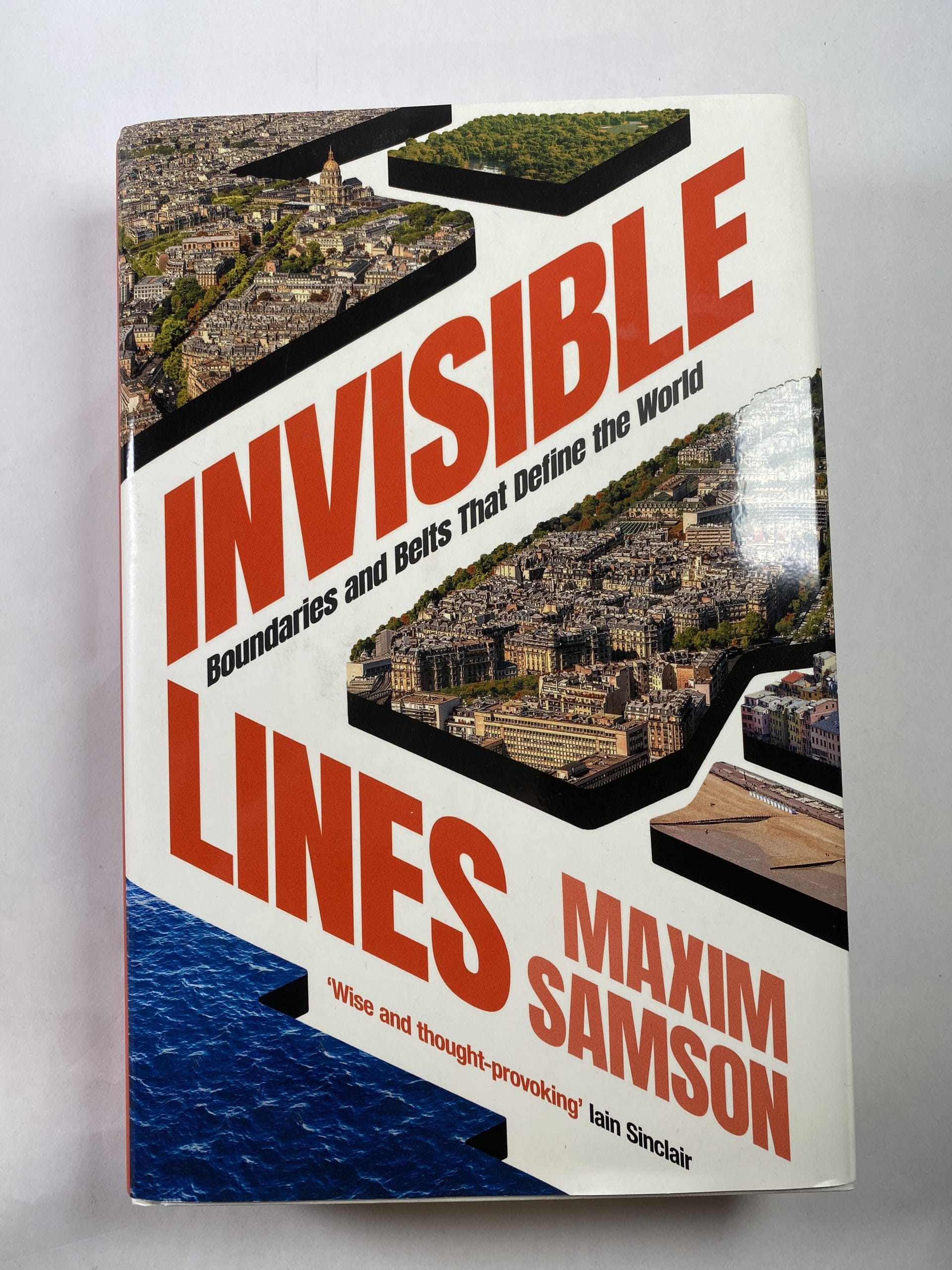 Levně Invisible Lines