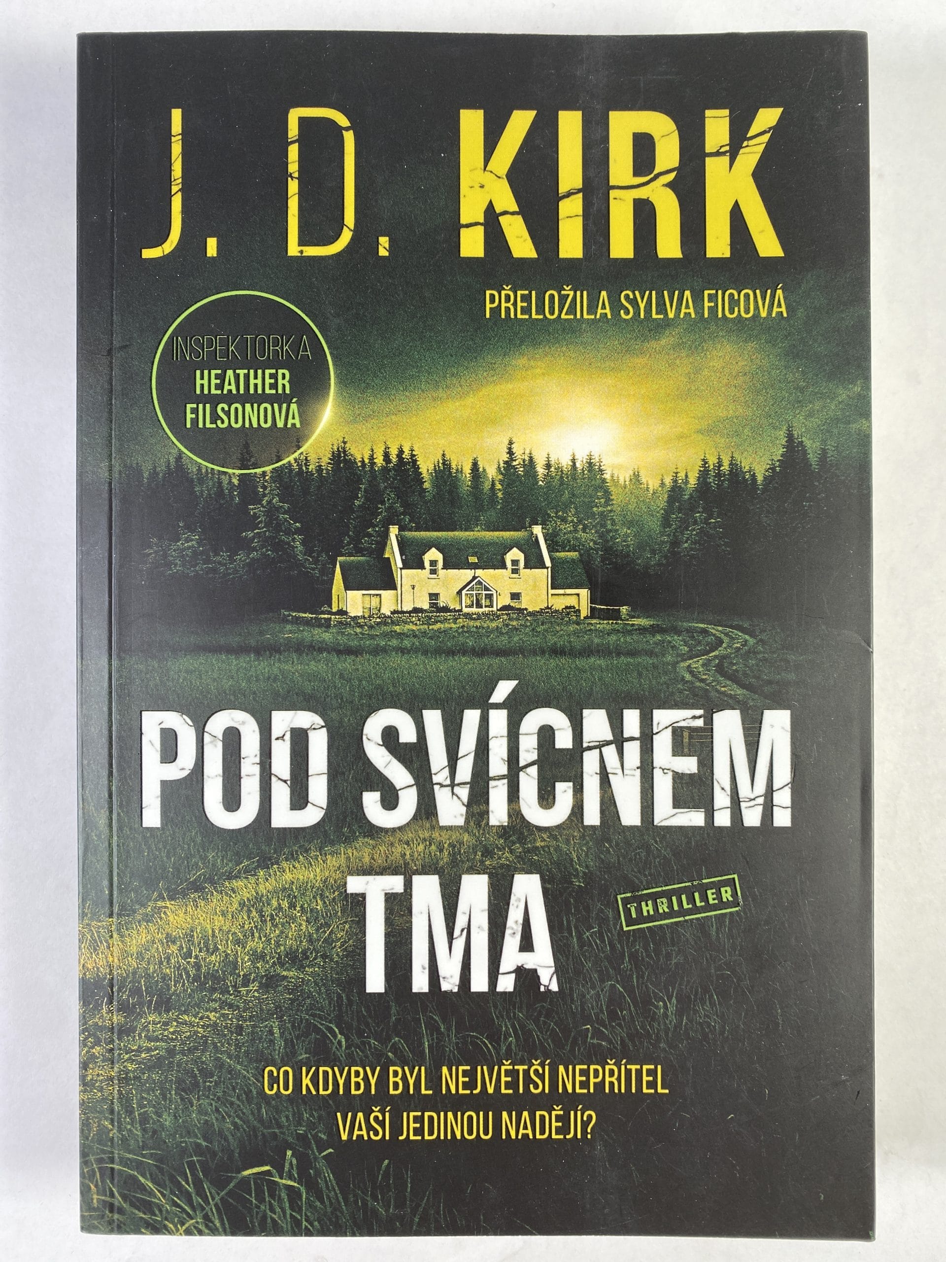 Pod svícnem tma