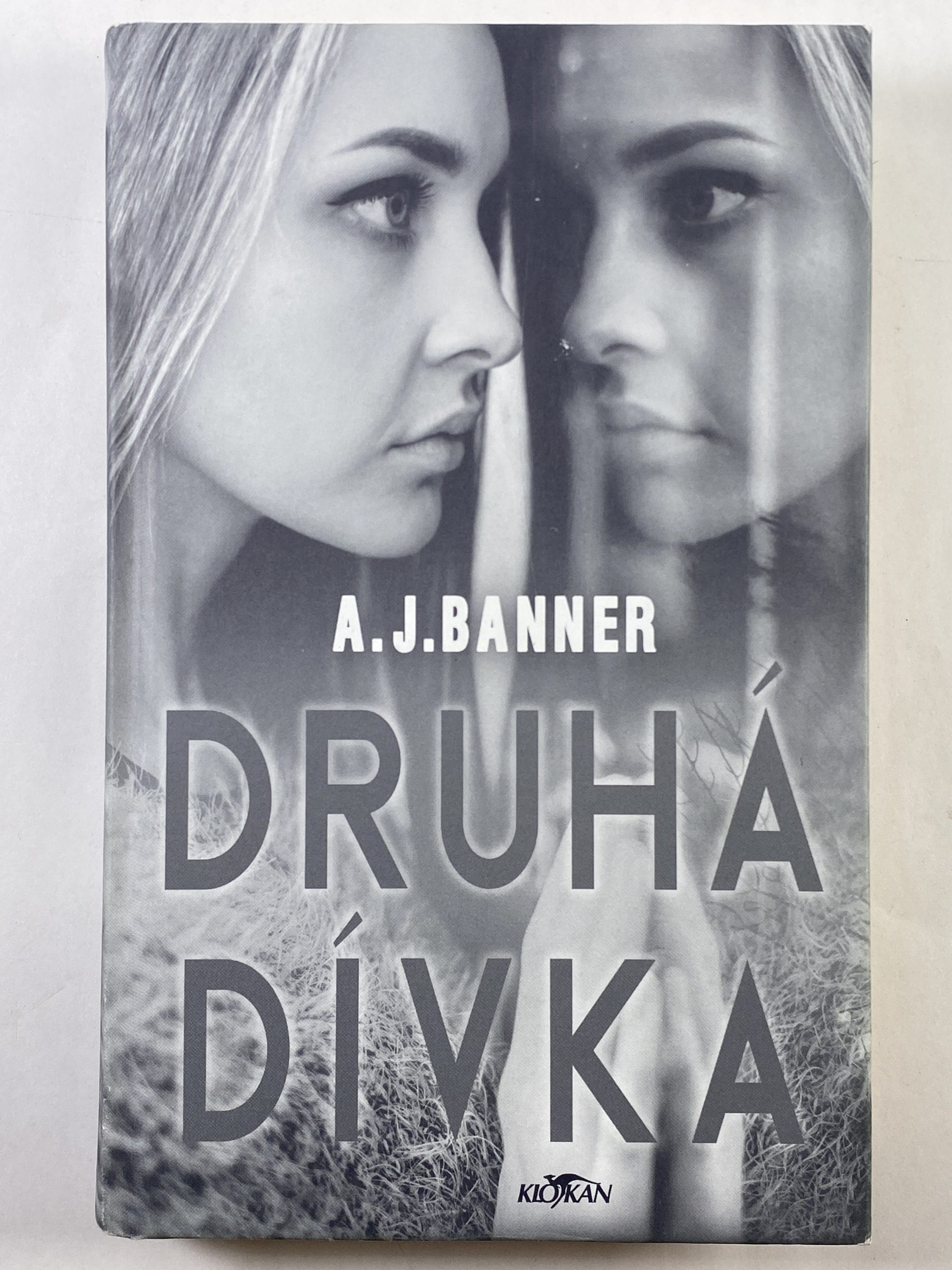 Druhá dívka Bez obalu
