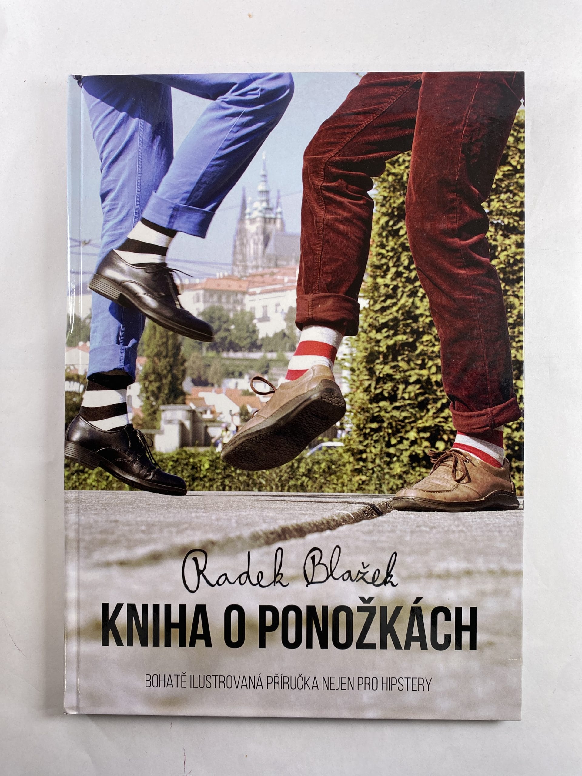 Levně Kniha o ponožkách