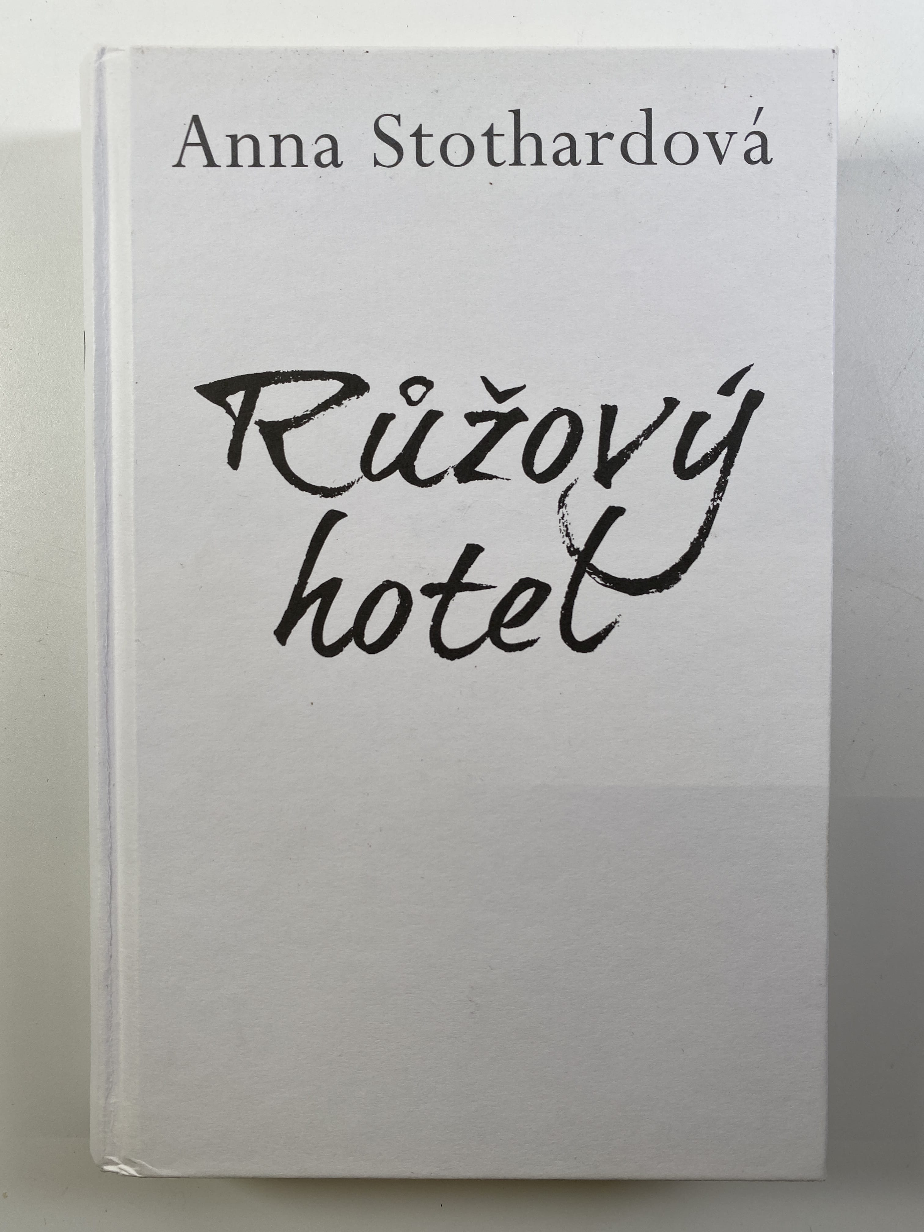 Levně Růžový hotel Pevná (2012 - bez obalu)