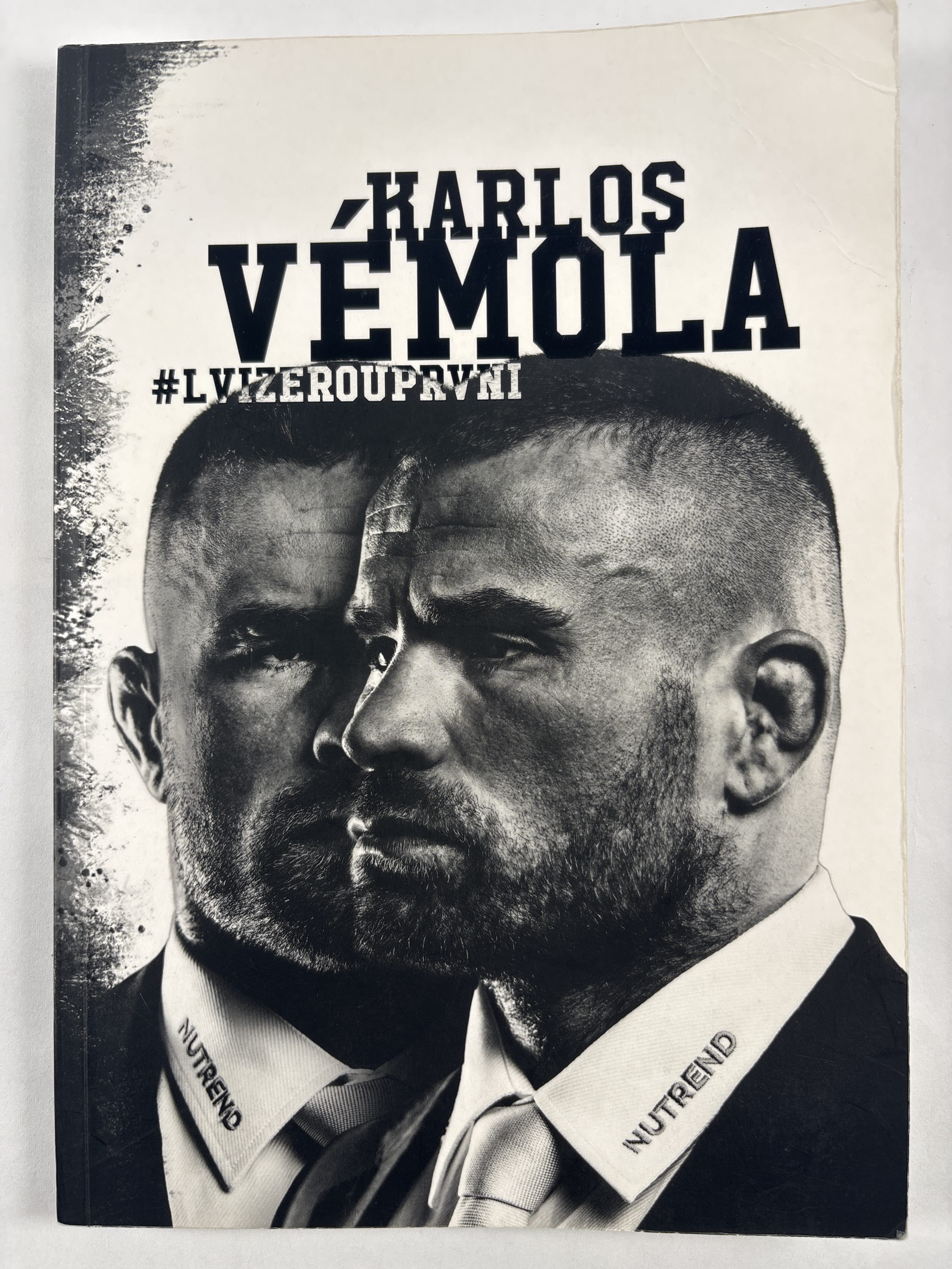 Karlos Vémola - Lvi žerou první