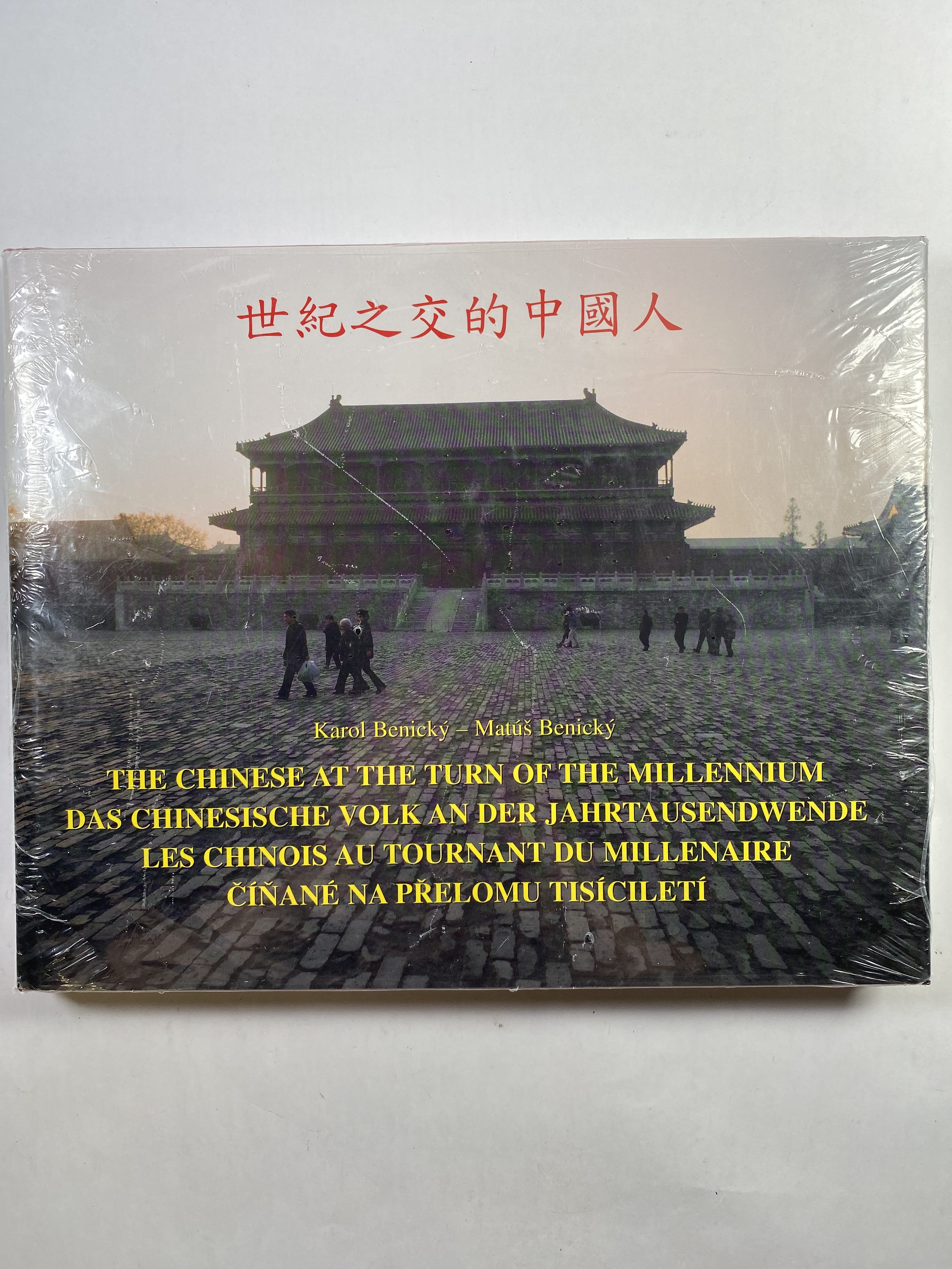Levně The Chinese at the turn of the millennium =: Das chinesische Volk an der Jahrtausendwende = Les Chinois au tournant du millenaire = Číňané na přelomu tisíciletí