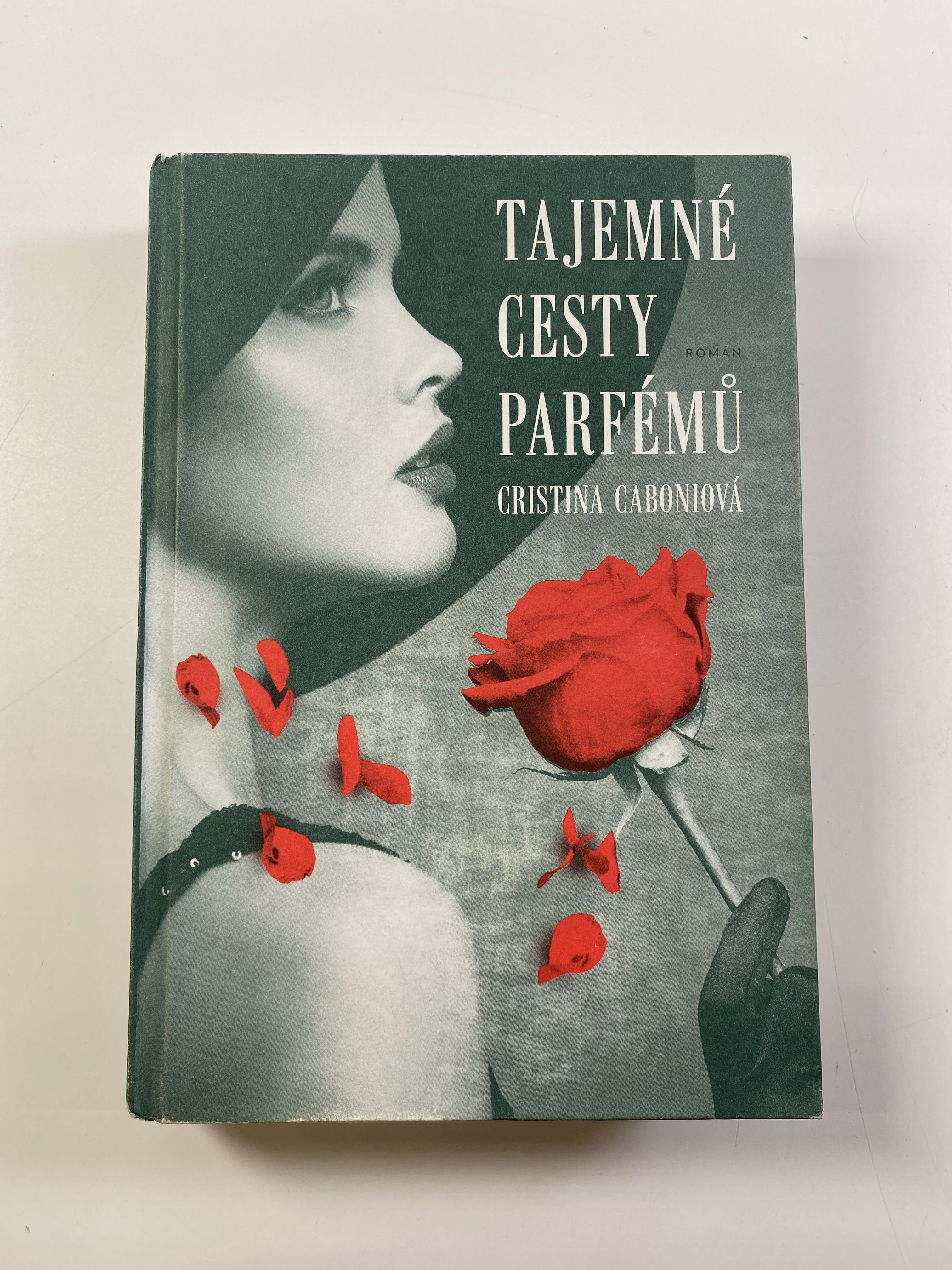Tajemné cesty parfémů Bez obalu 2017