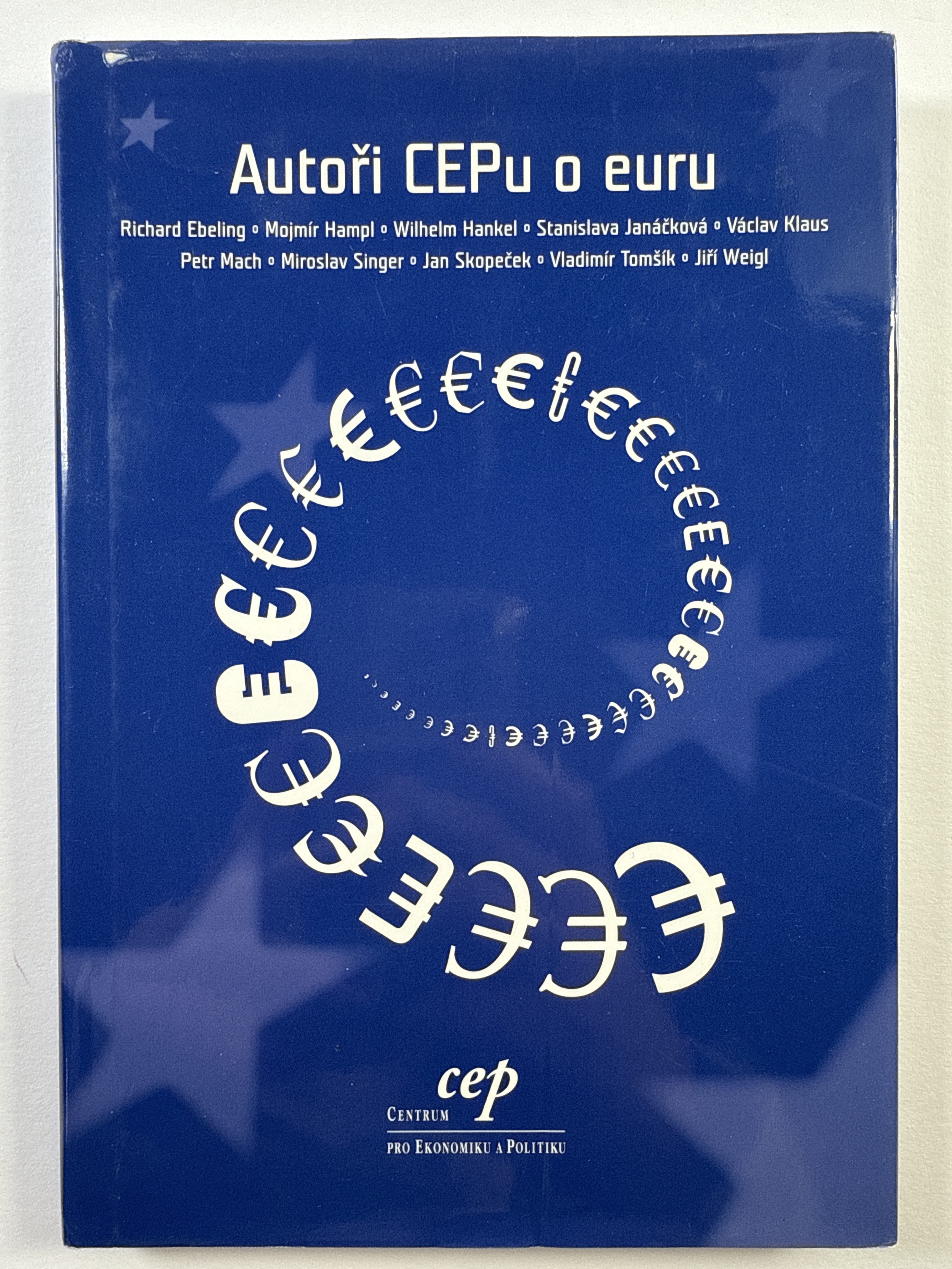 Levně Autoři CEPu o euru