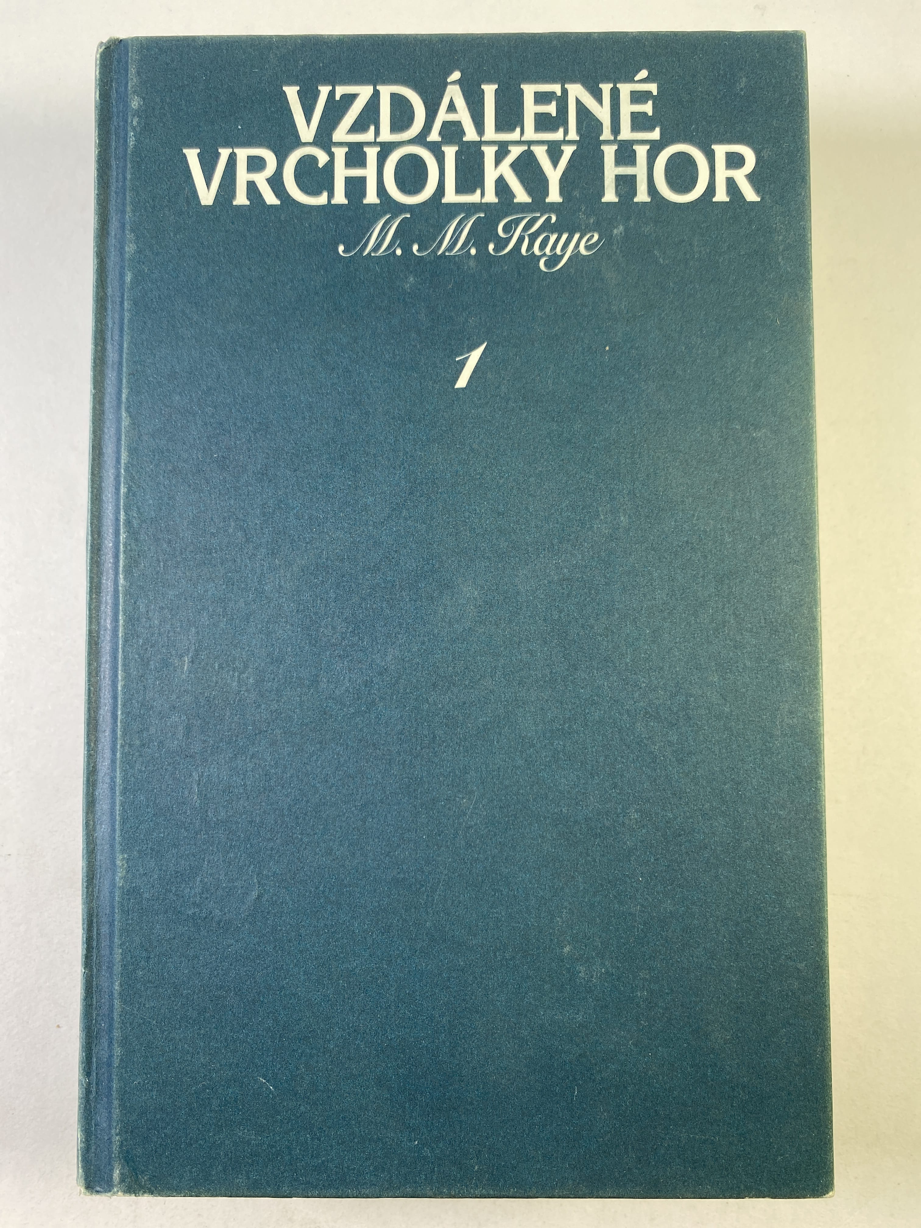 Vzdálené vrcholky hor 1 Pevná (bez obalu)