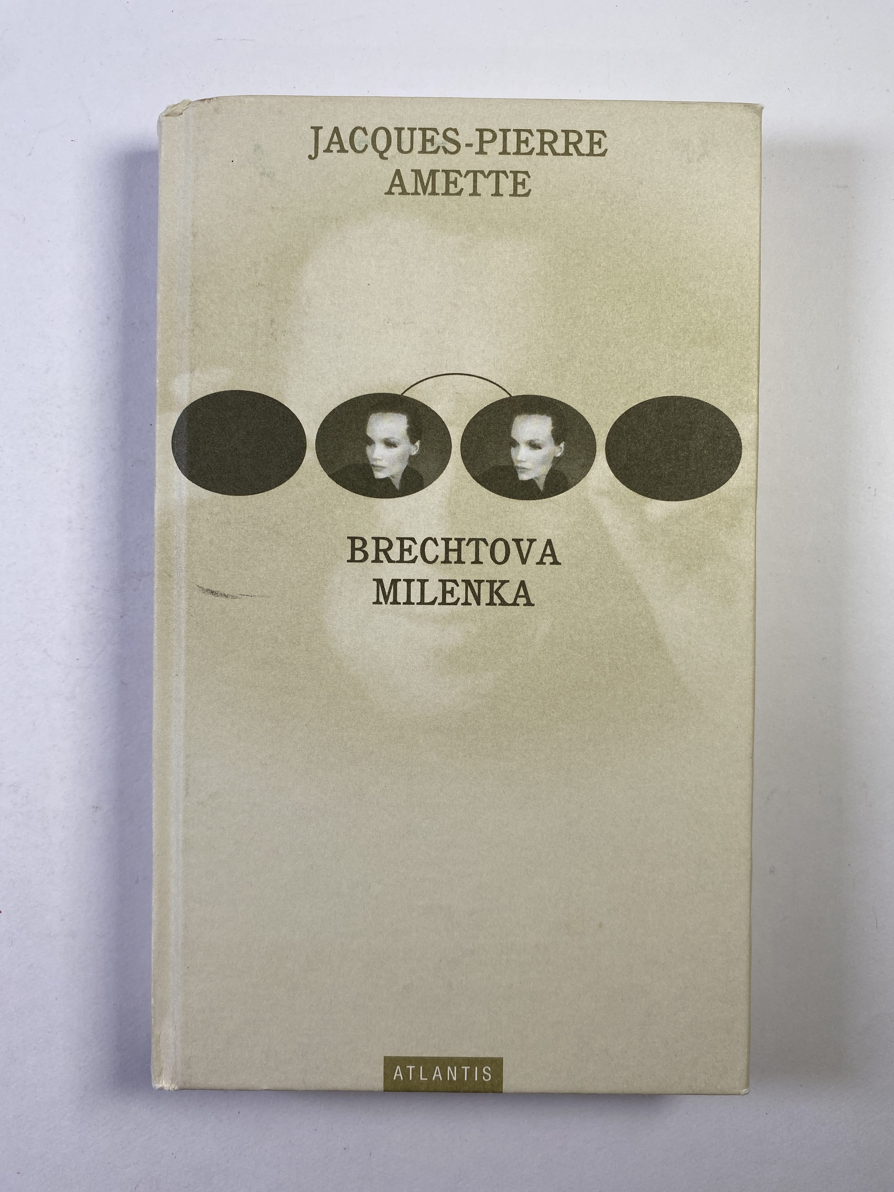 Brechtova milenka (bez obalu) Pevná