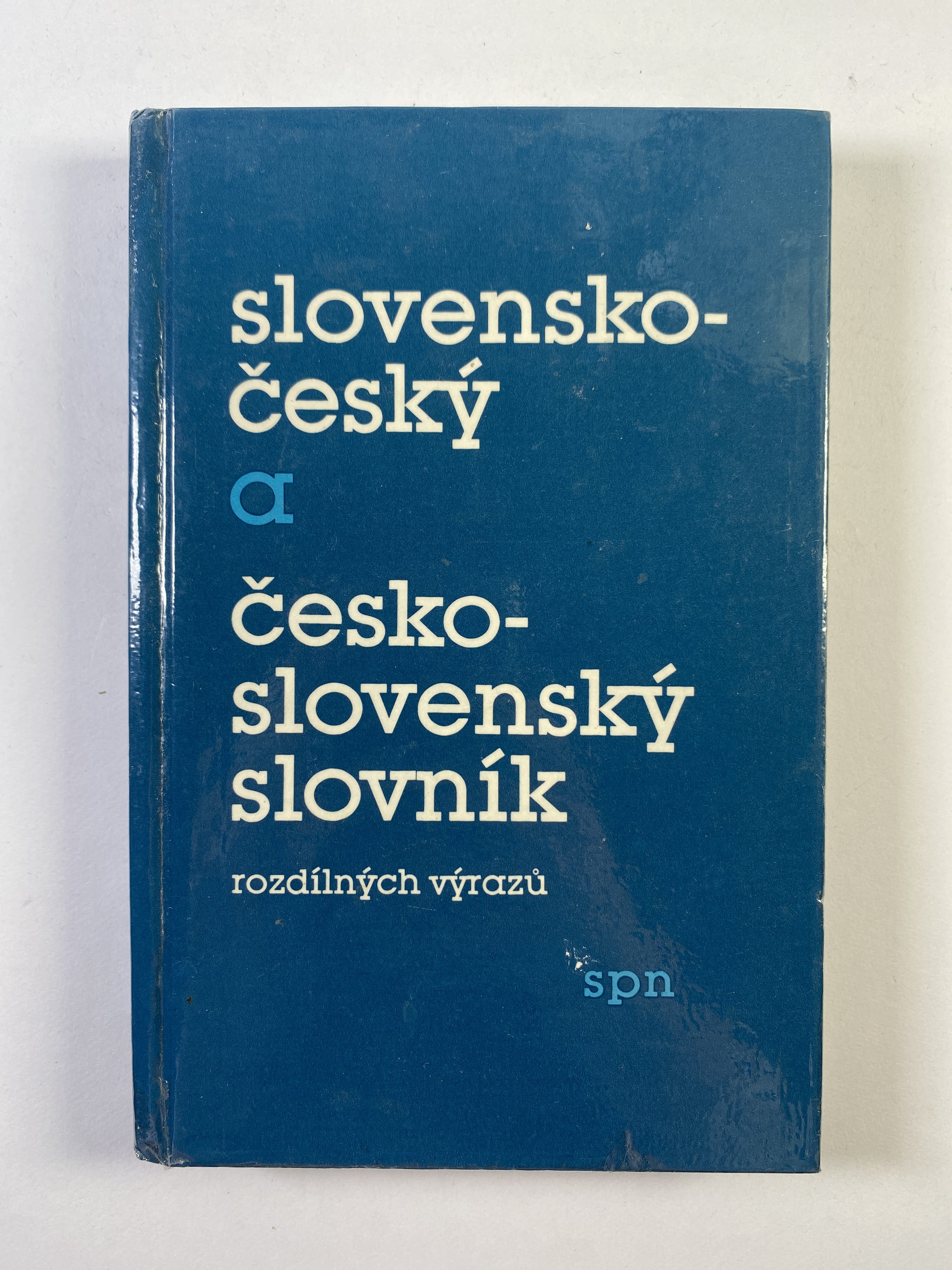 Levně Slovensko-český a česko-slovenský slovník rozdílných výrazů