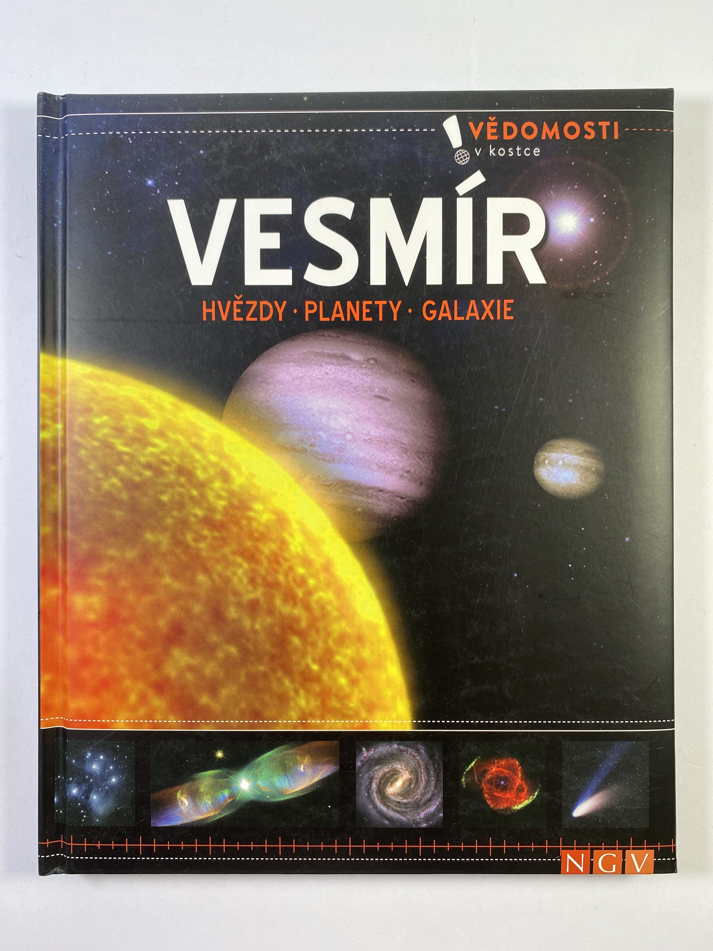 Levně Vesmír: hvězdy, planety, galaxie Pevná (2019)