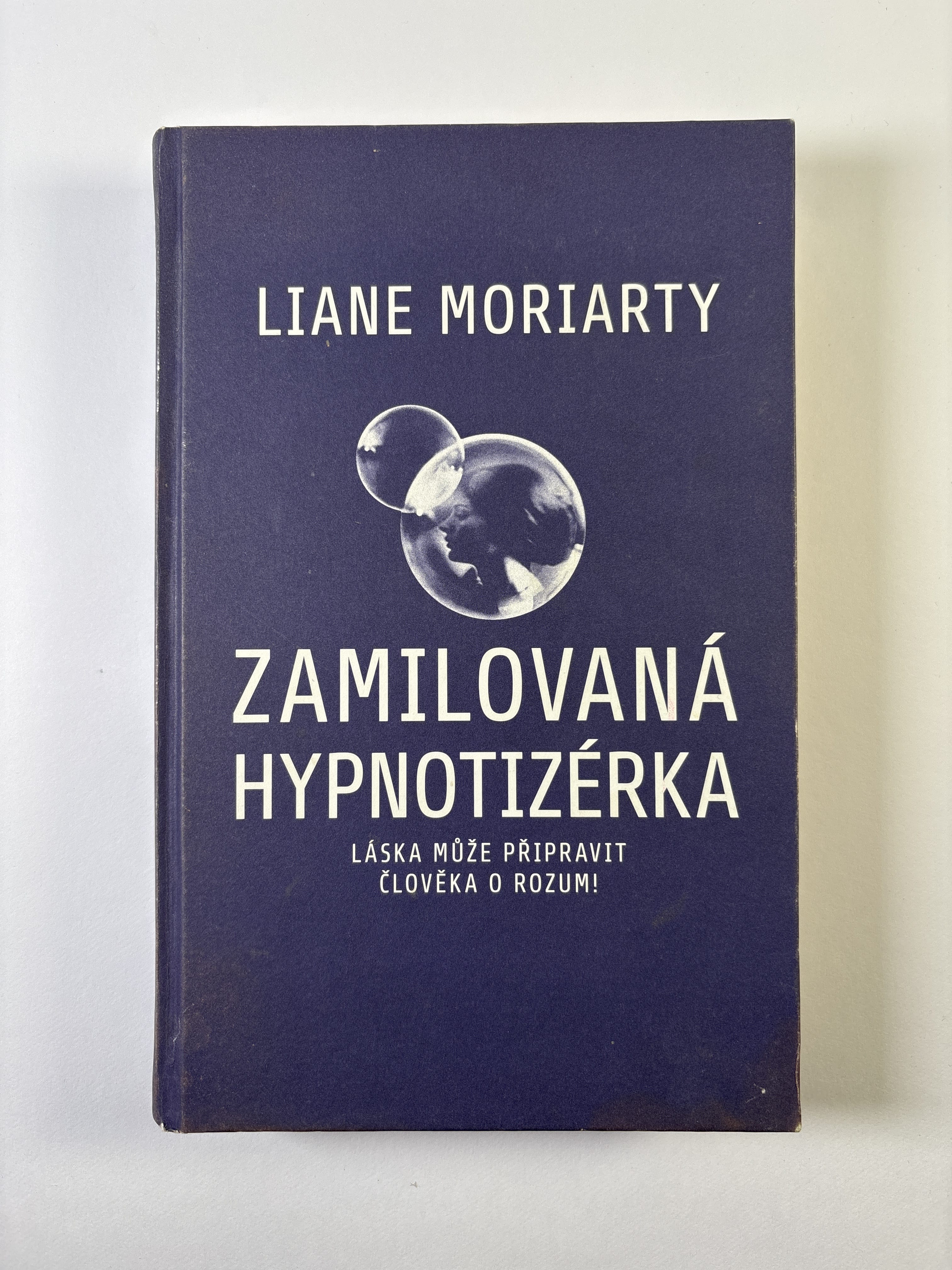 Zamilovaná hypnotizérka Bez obalu 2016
