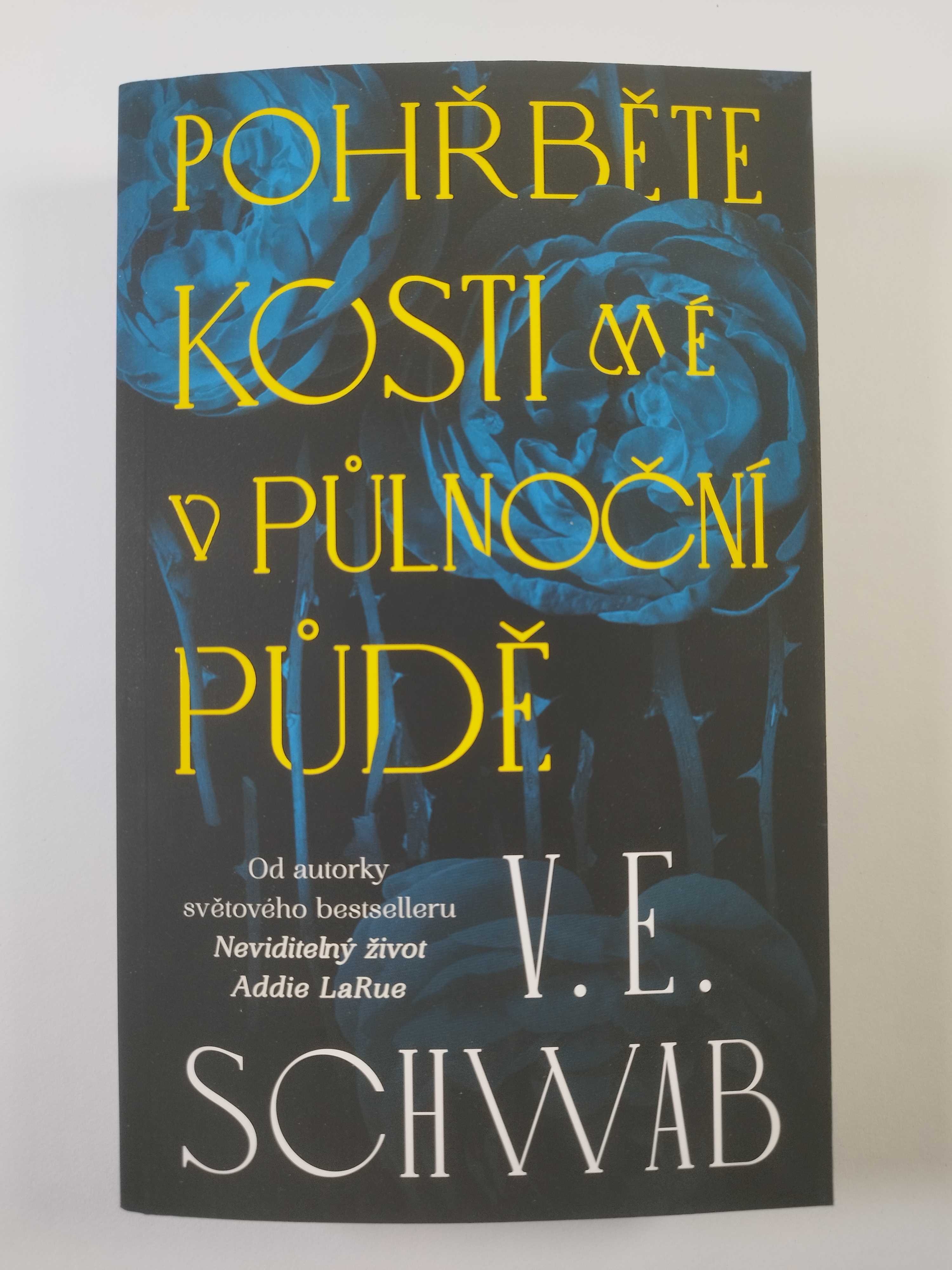 Pohřběte kosti mé v půlnoční půdě