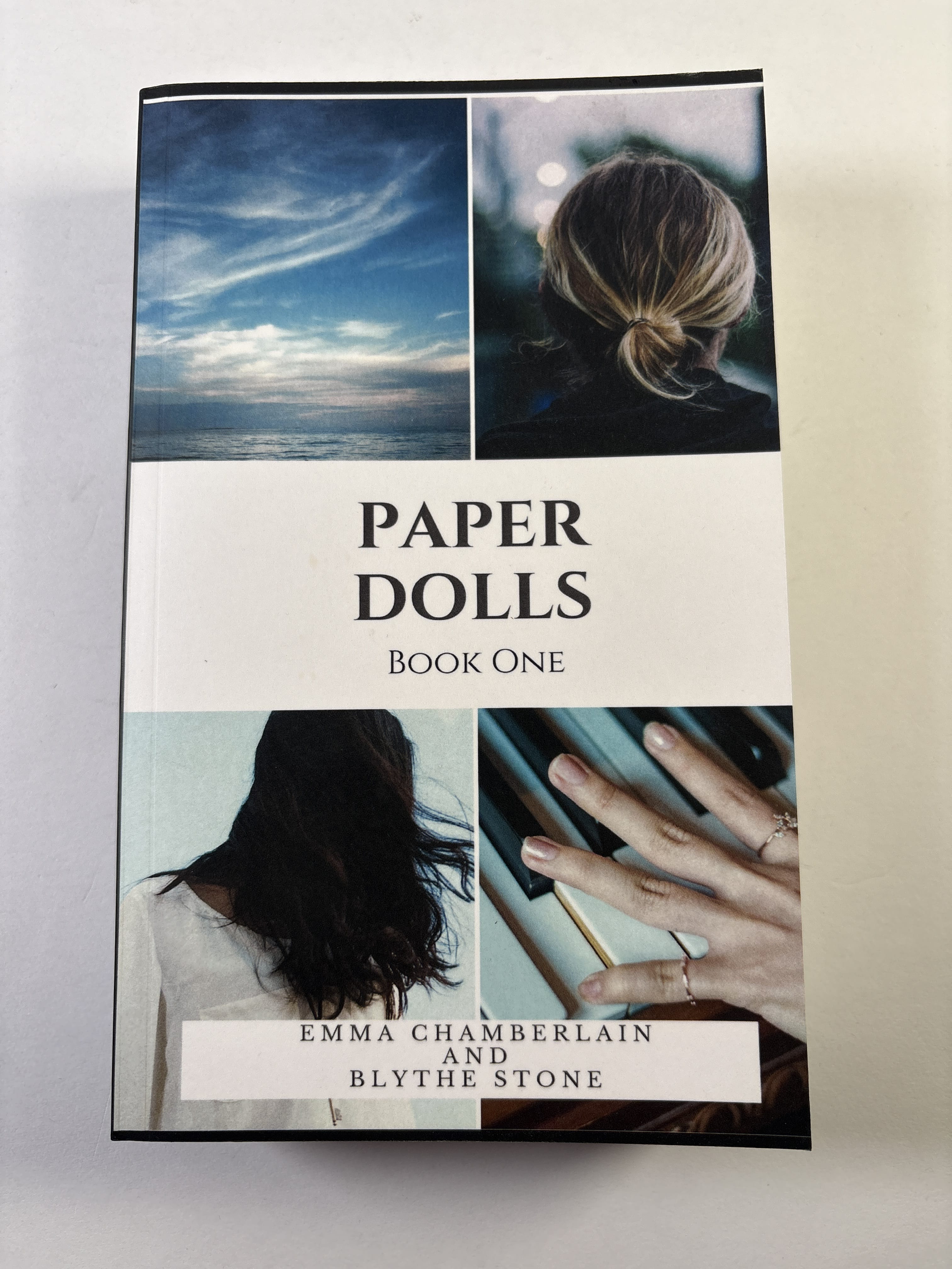 Levně Paper Dolls