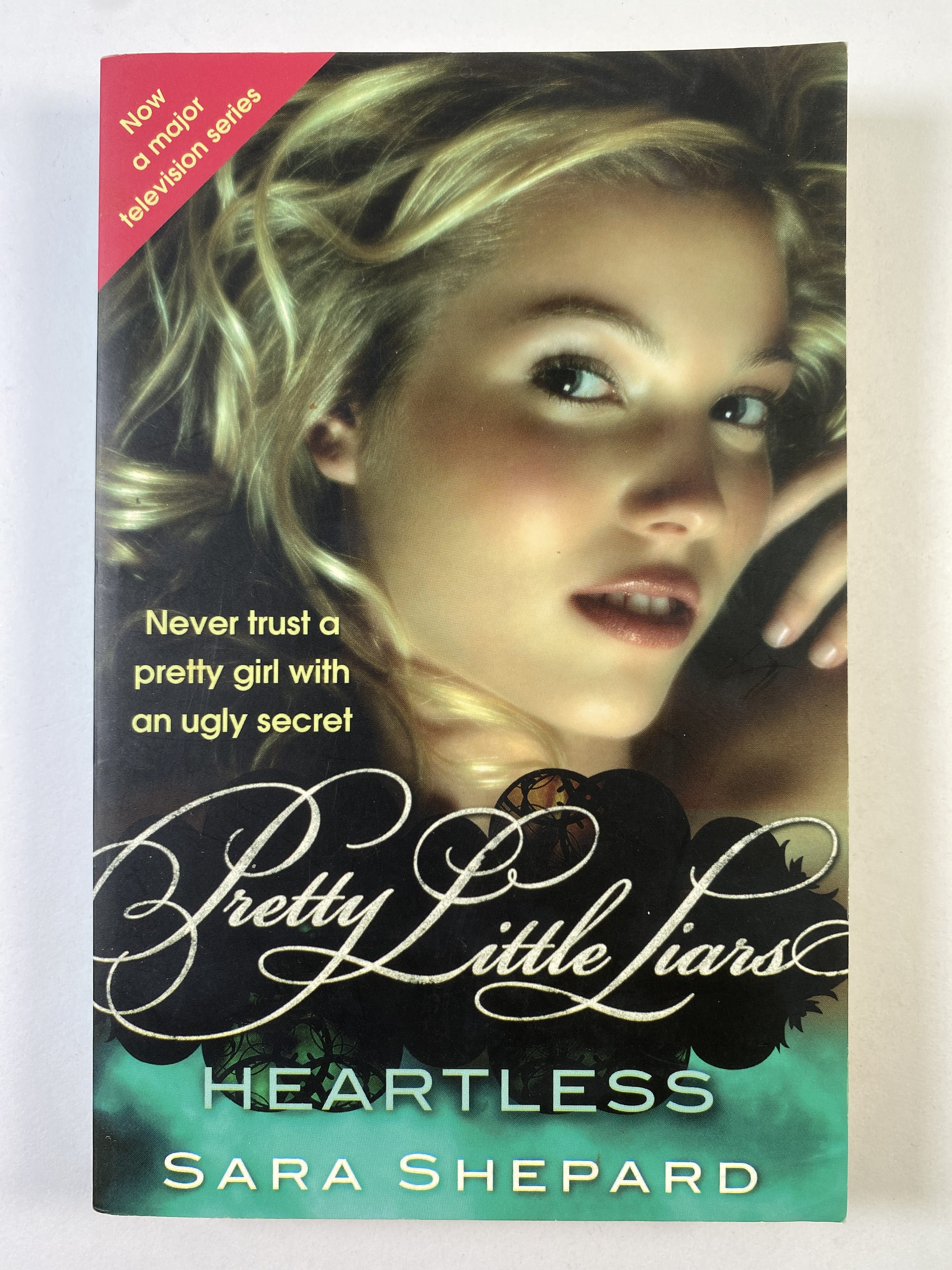 Levně Pretty Little Liars: Heartless (7)