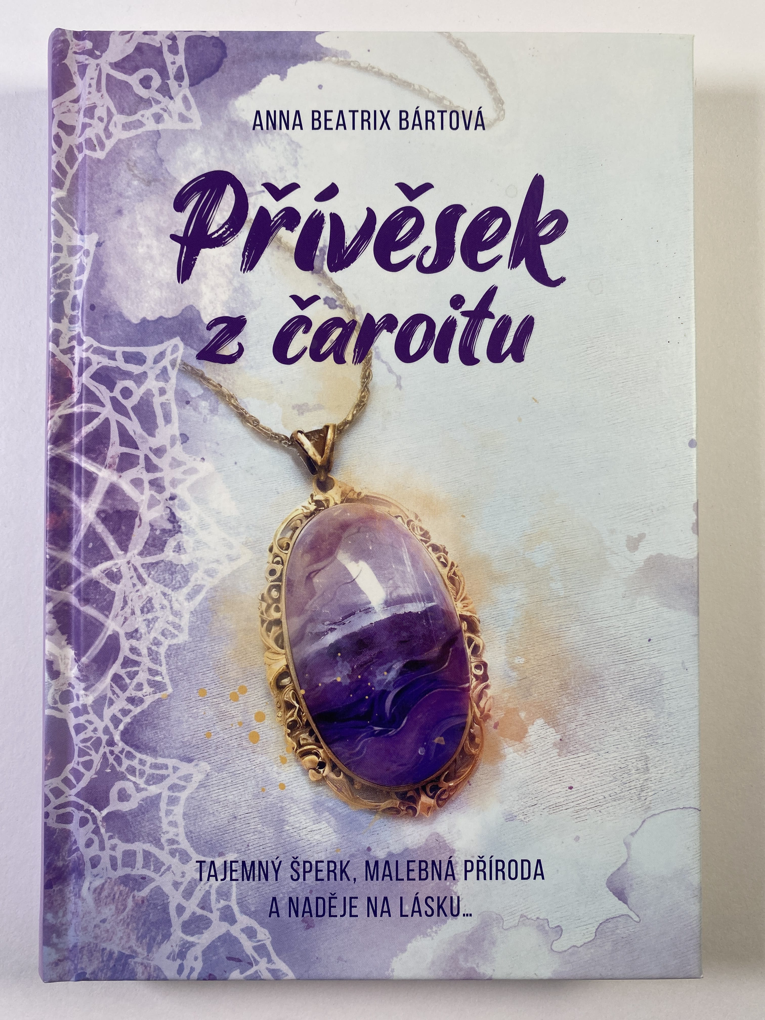 Přívěsek z čaroitu