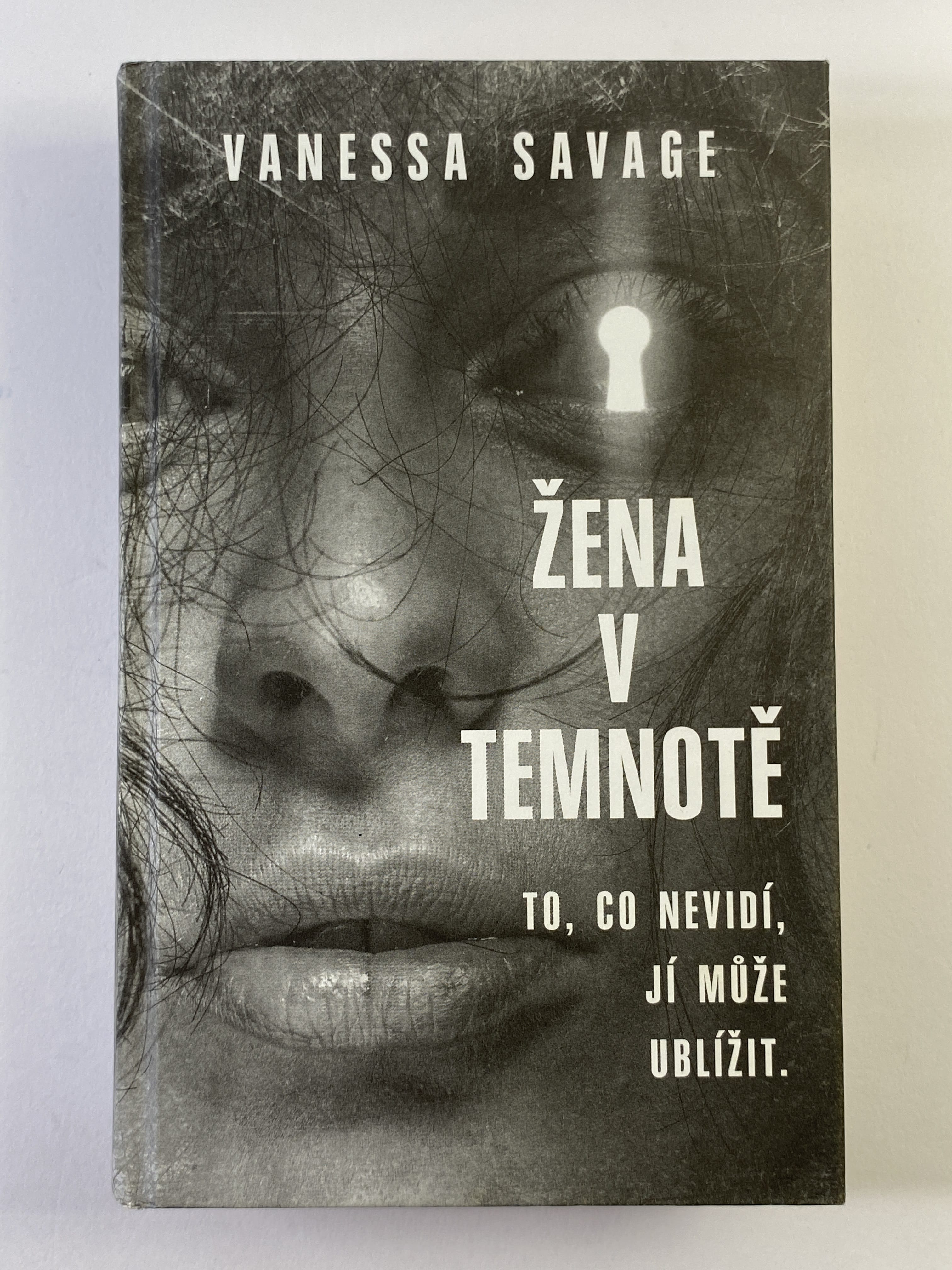 Žena v temnotě Pevná (bez obalu)