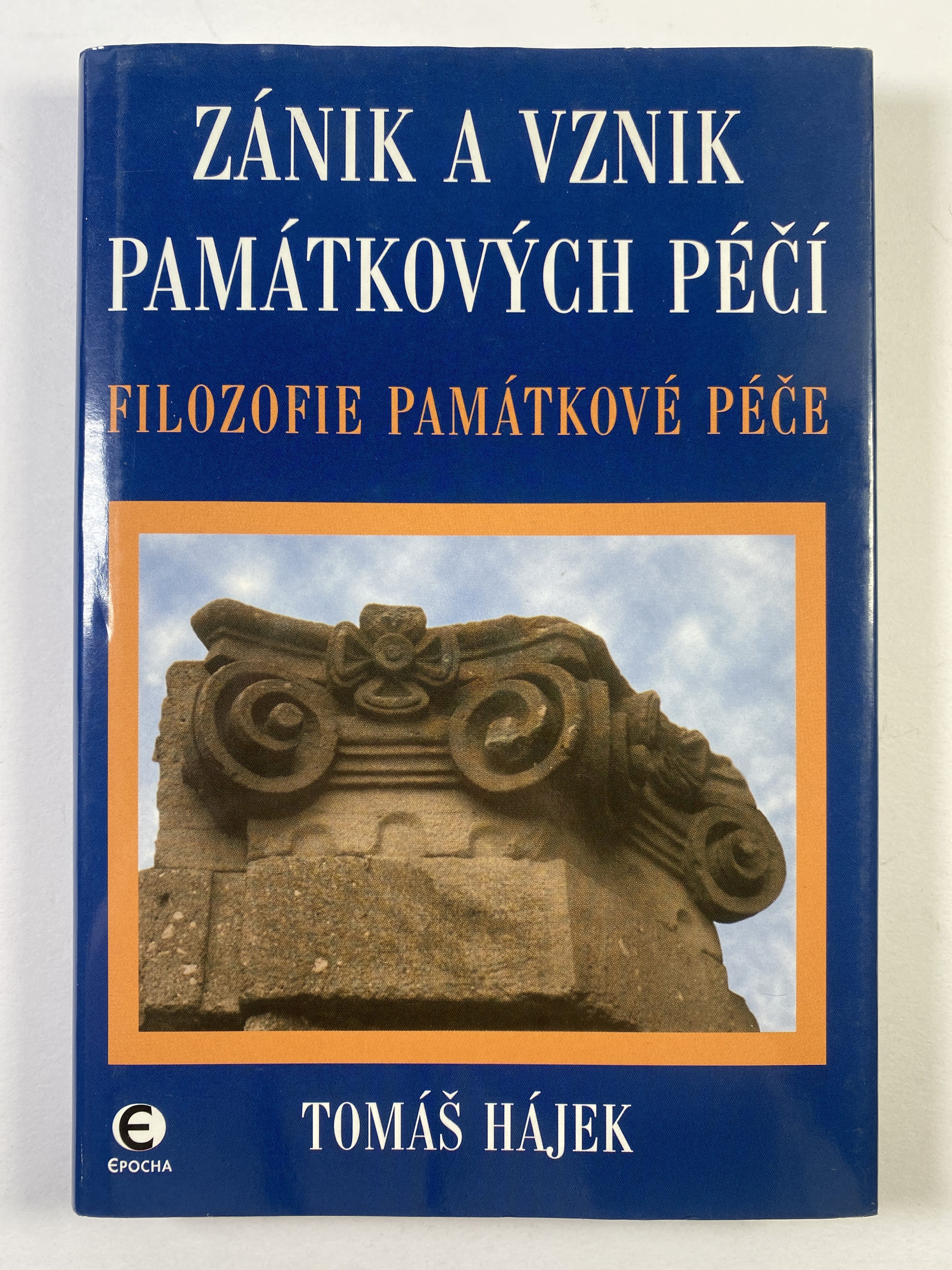 Levně Zánik a vznik památkových péčí: filozofie památkové péče