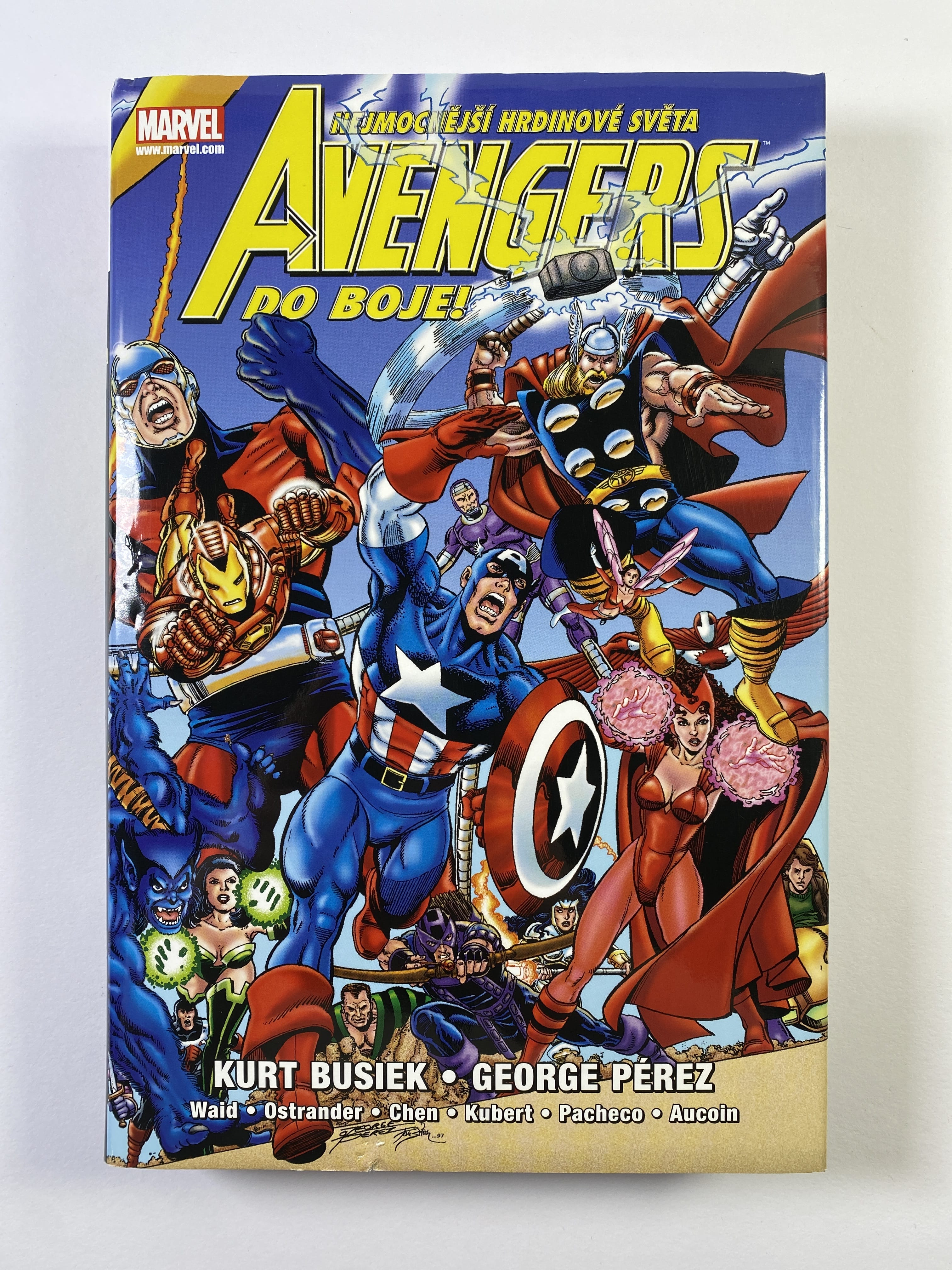 Levně Avengers Do boje! Pevná 2011