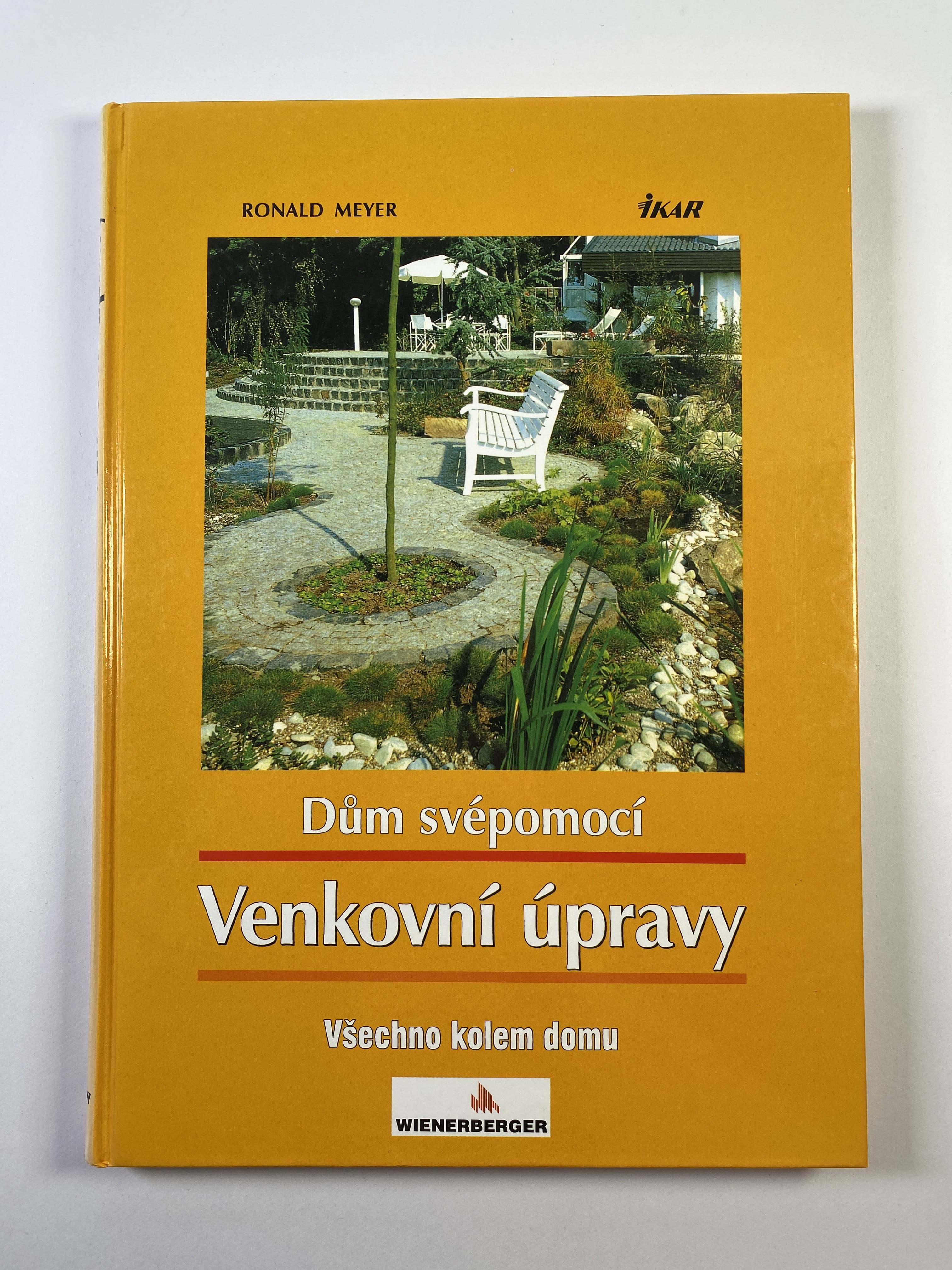 Levně Dům svépomocí - venkovní úpravy