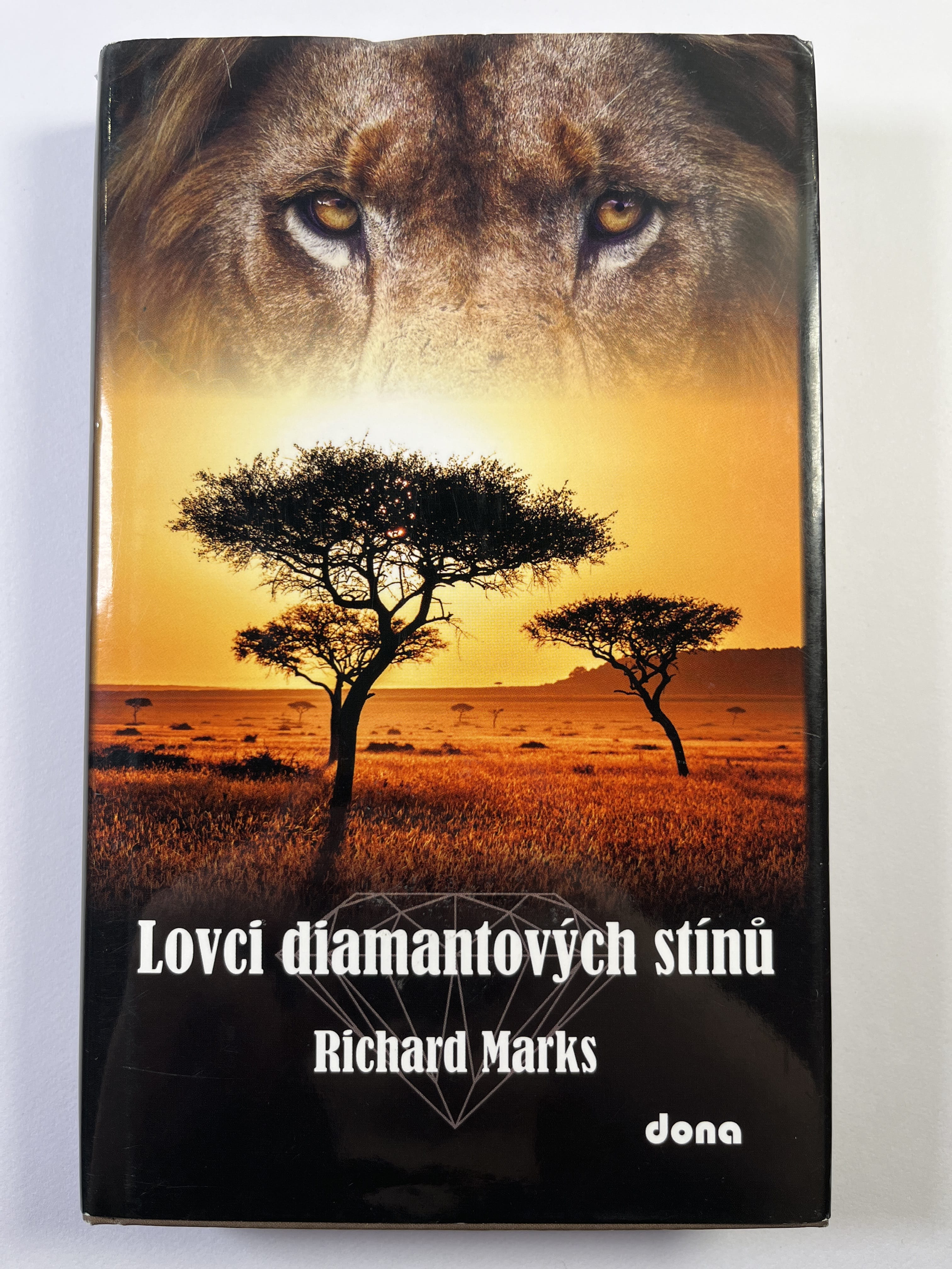 Levně Lovci diamantových stínů Pevná 2020