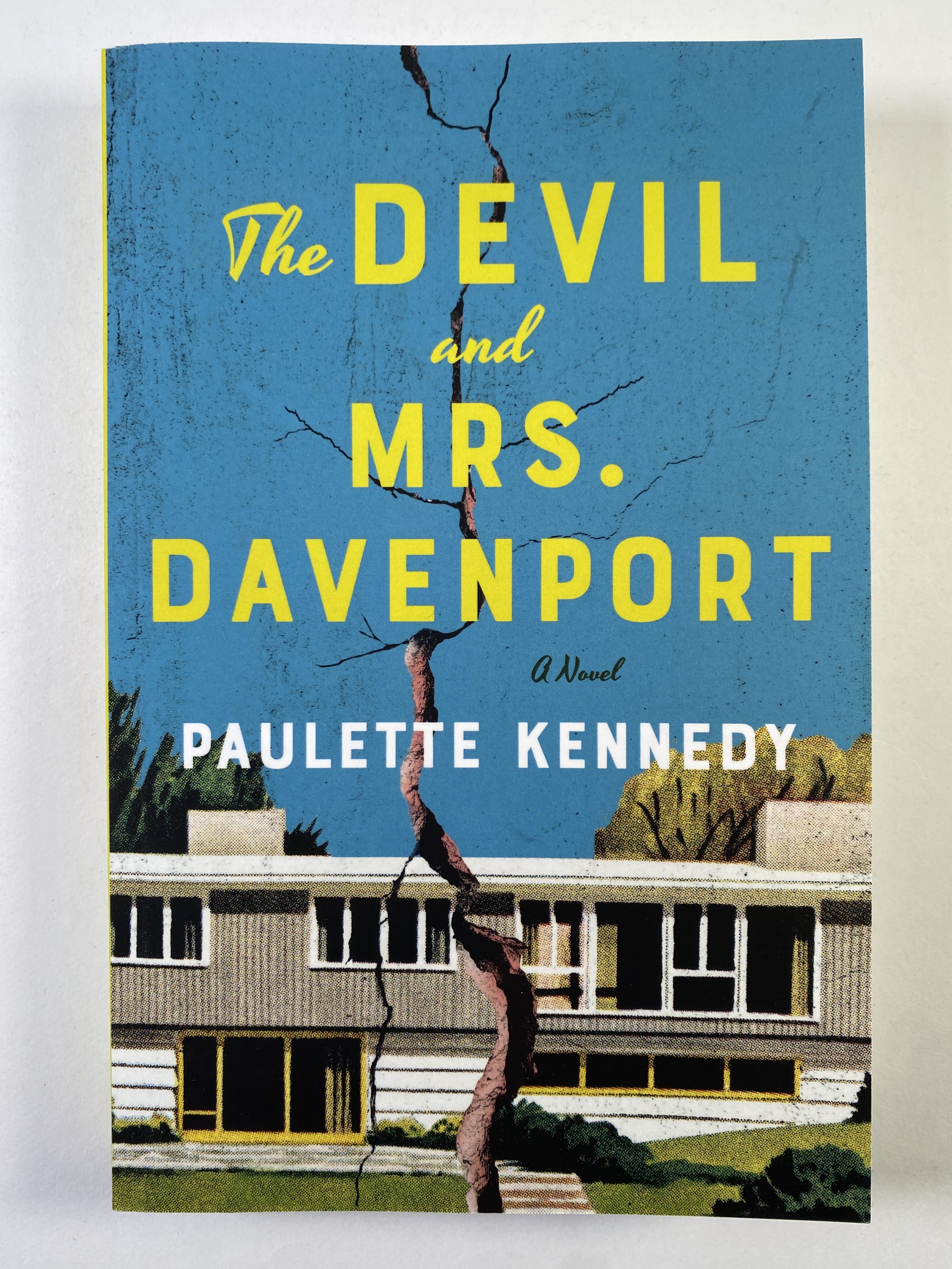 Levně The Devil and Mrs. Davenport