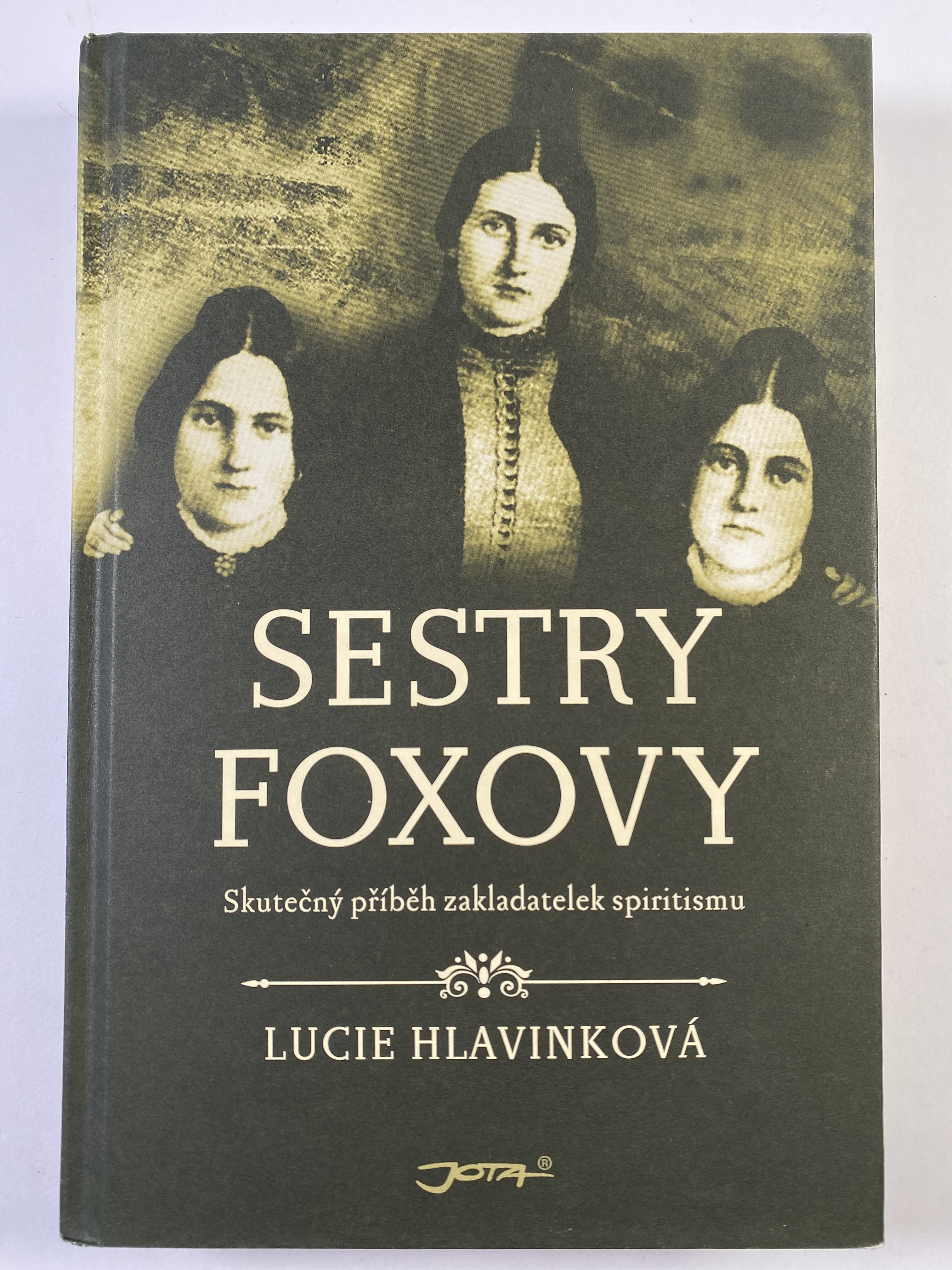 Sestry Foxovy Bez obalu 2017