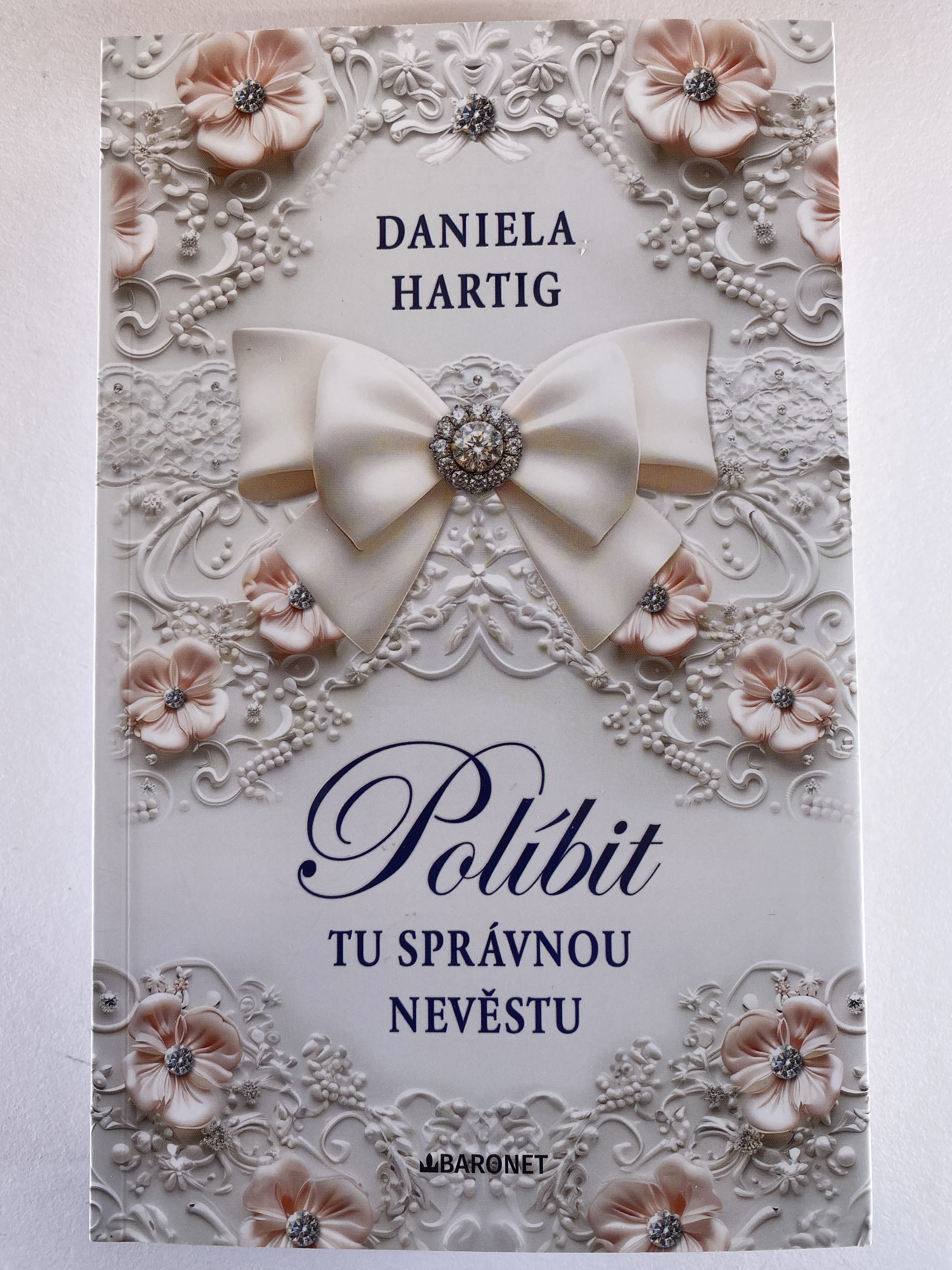 Levně Políbit tu správnou nevěstu