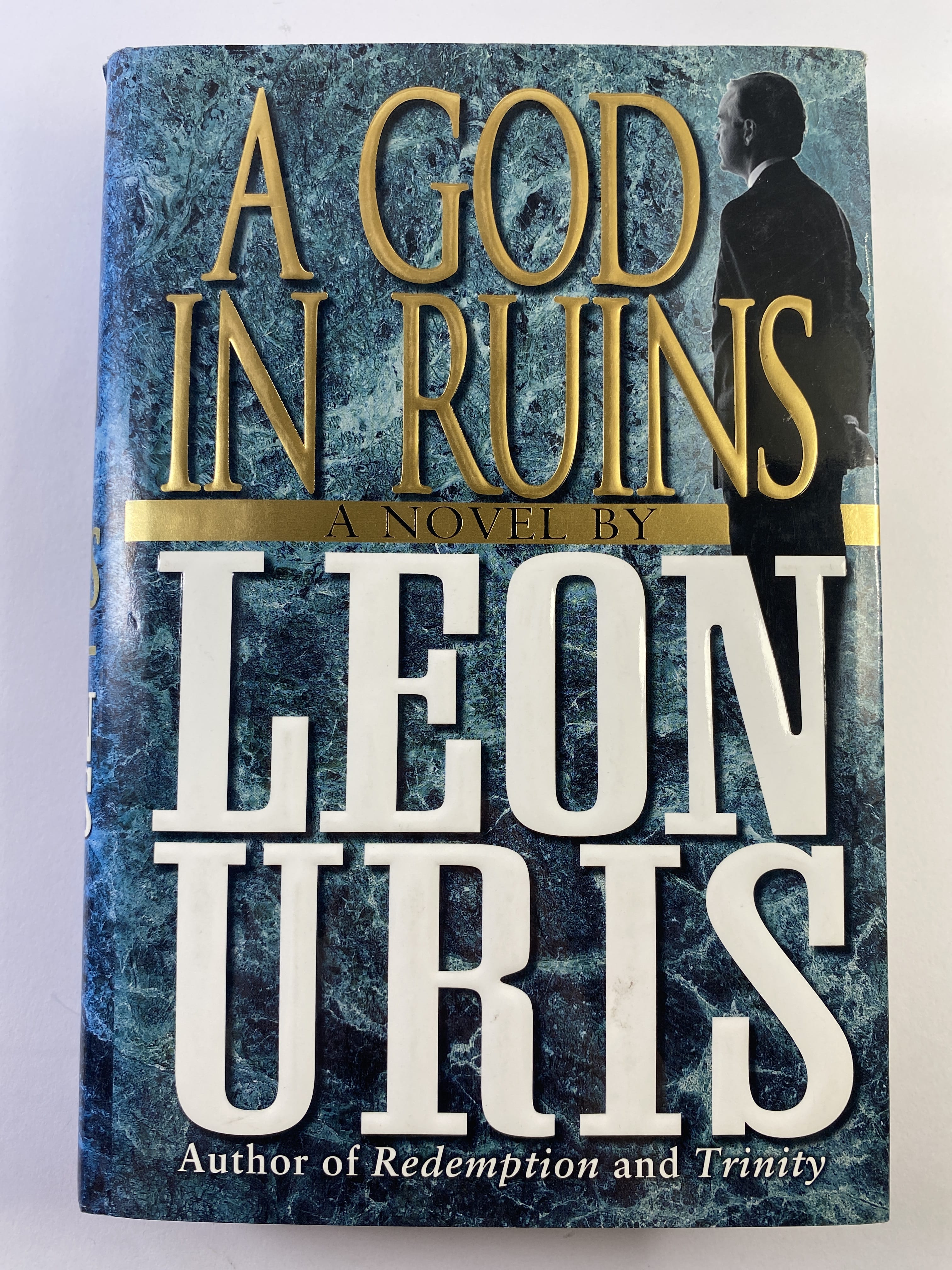 Levně A God in Ruins