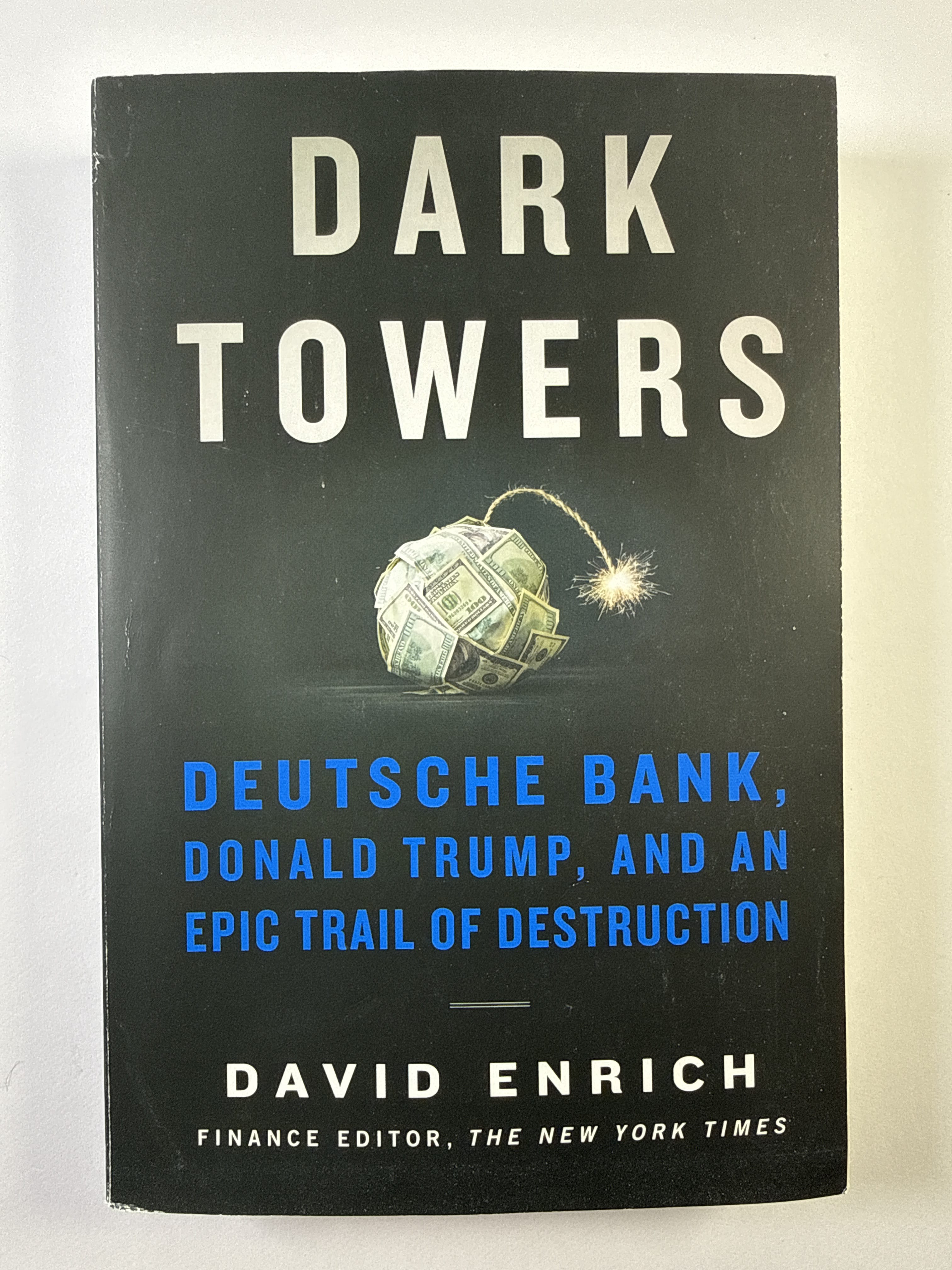 Levně Deutsche Bank, Donald Trump, and an Epic Trail of Destruction