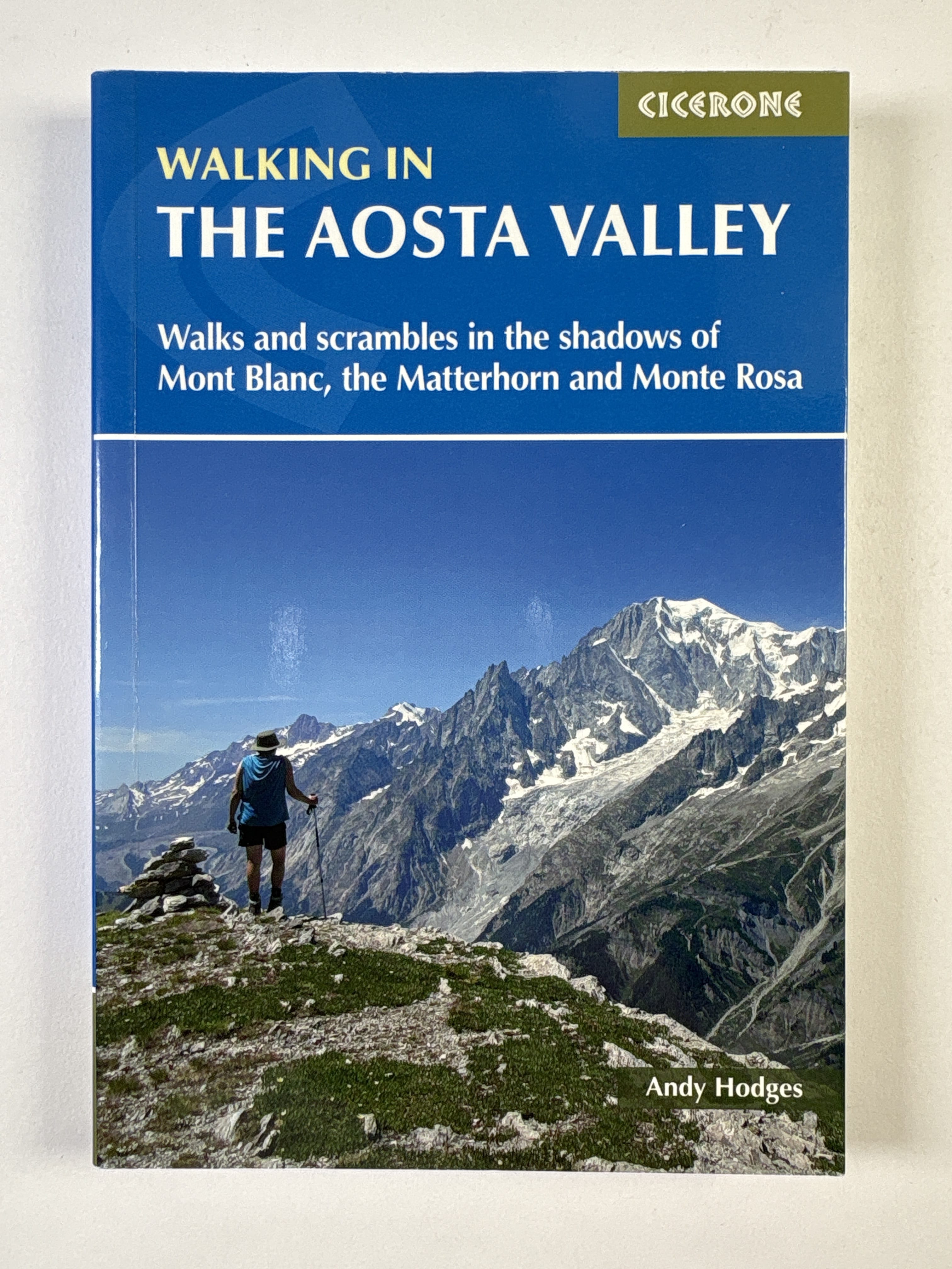 Levně Walking In The Aosta Valley