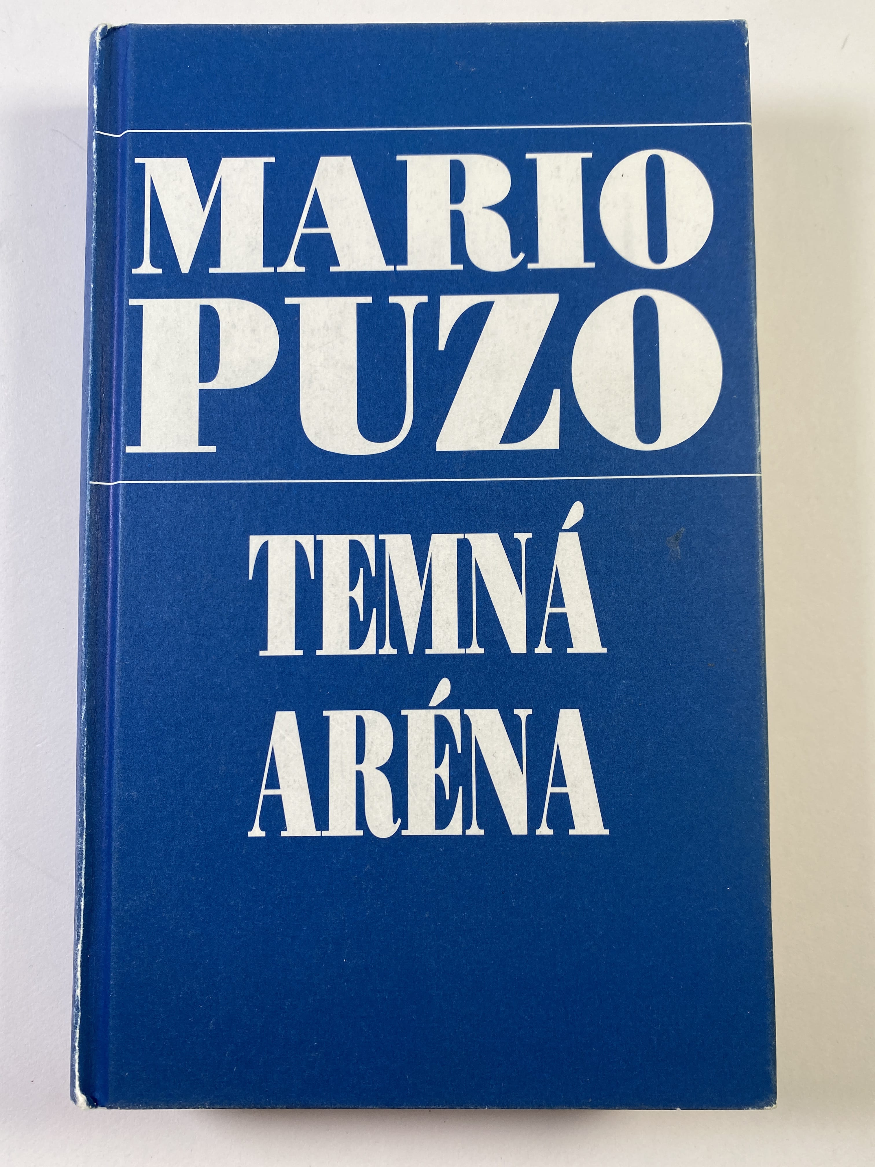 Temná aréna (bez obalu)