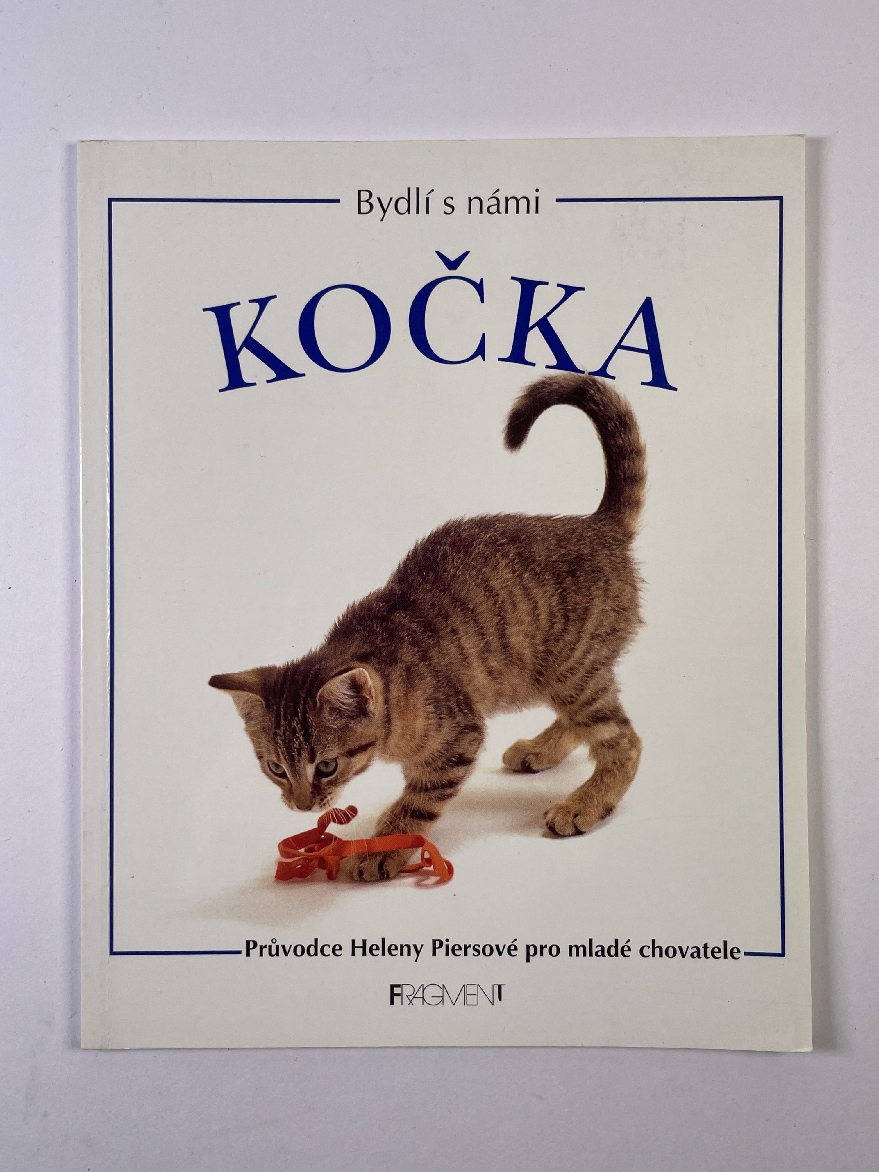 Levně Bydlí s námi: Kočka - průvodce Heleny Piersové pro mladé chovatele