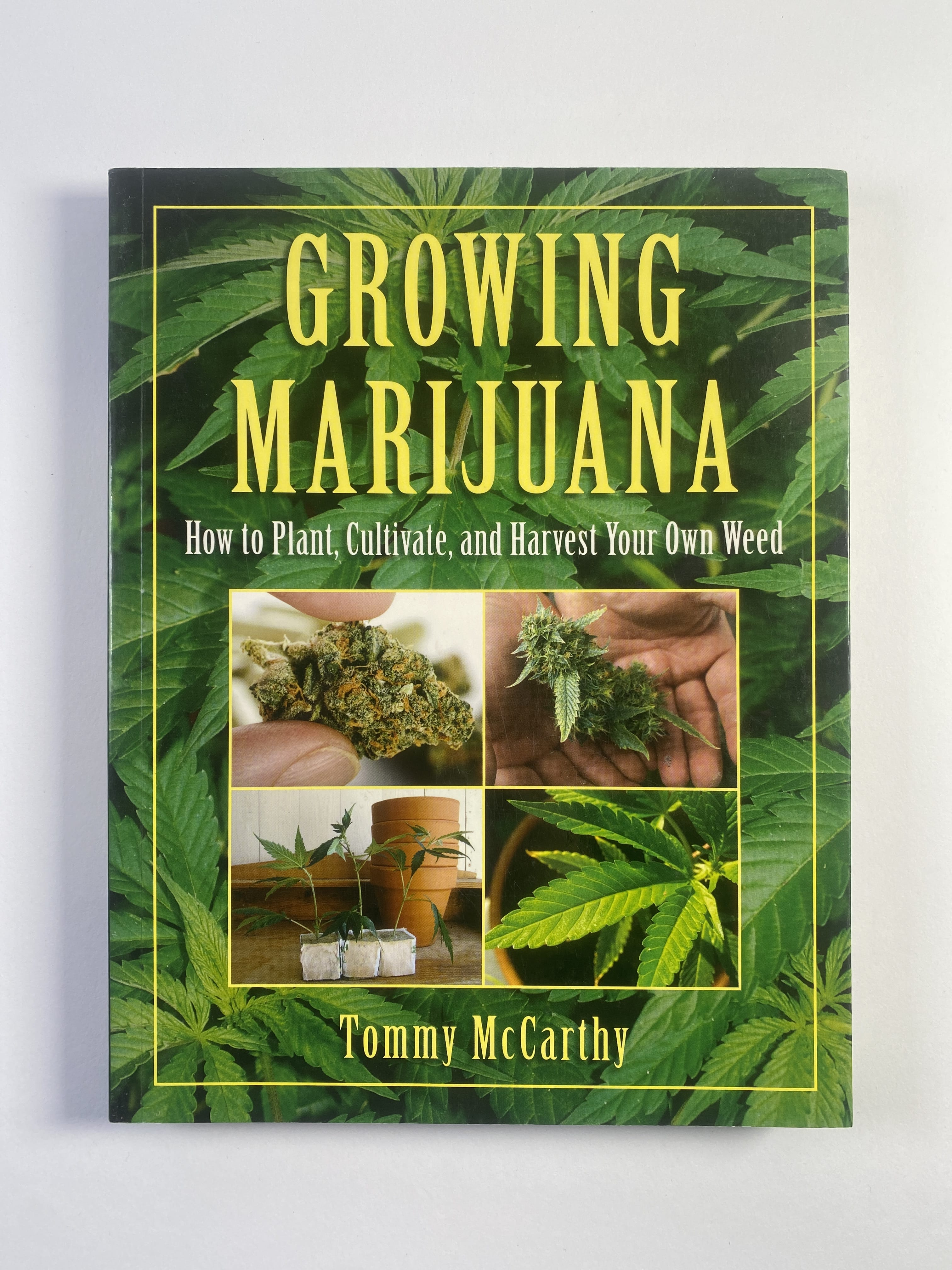 Levně Growing Marijuana