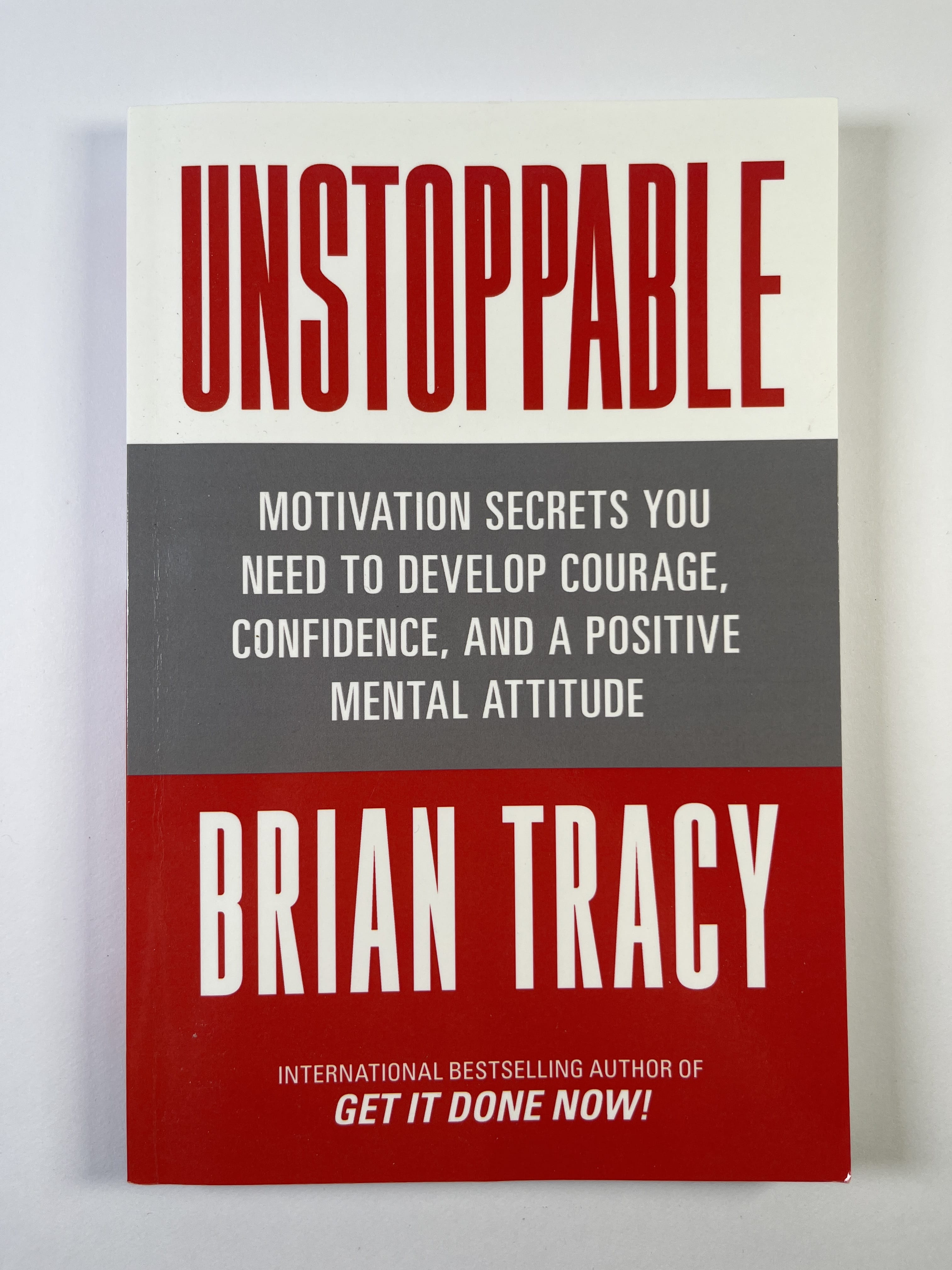 Levně Unstoppable: Motivation Secrets You Need to Develop Courage, Confidence, and a Positive Mental Attitude