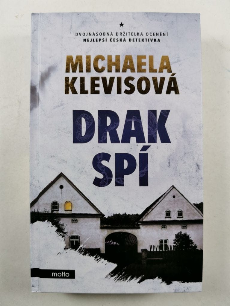 Levně Drak spí Pevná 2020