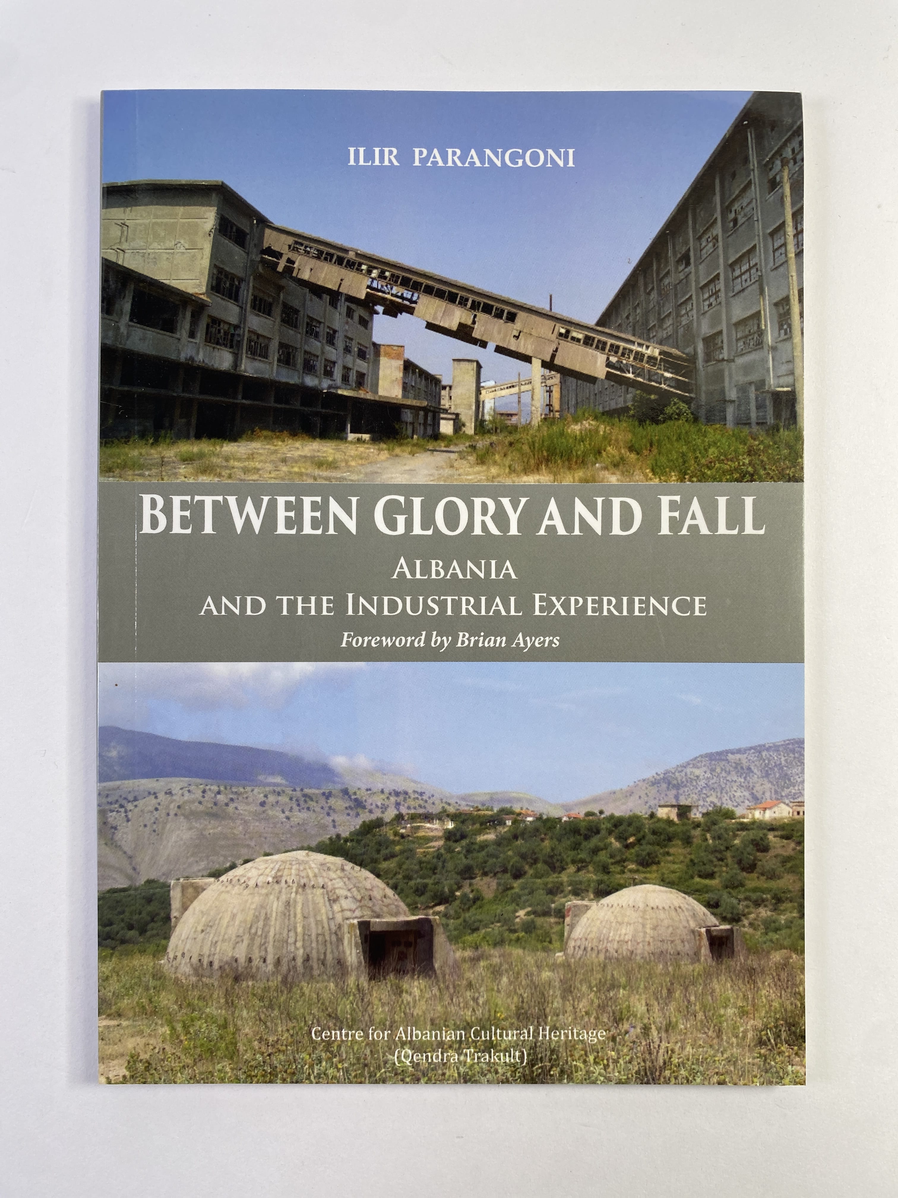 Levně Between Glory and Fall: Albania and the Industrial Experience