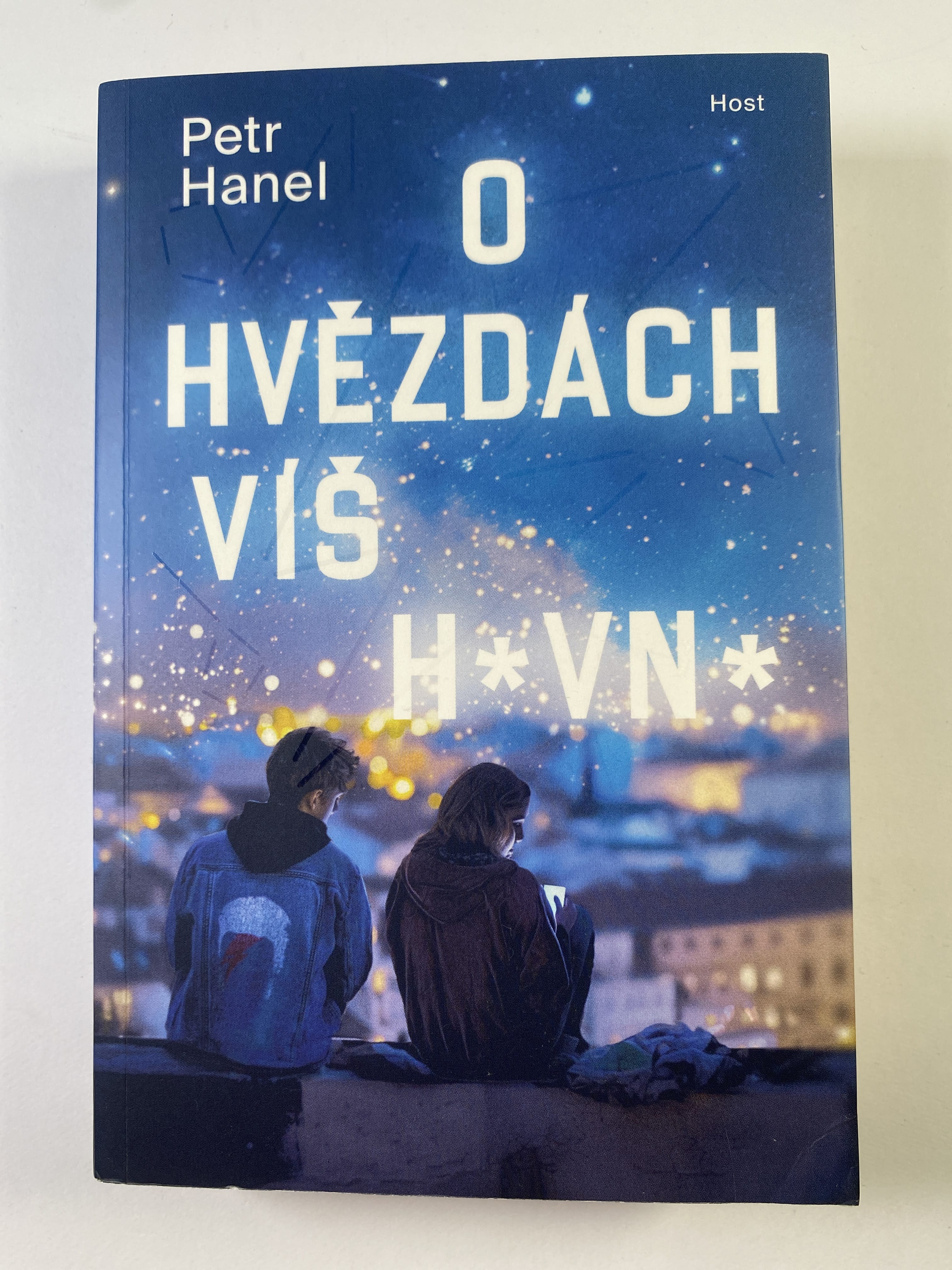Levně O hvězdách víš h*vn* Měkká (2025)