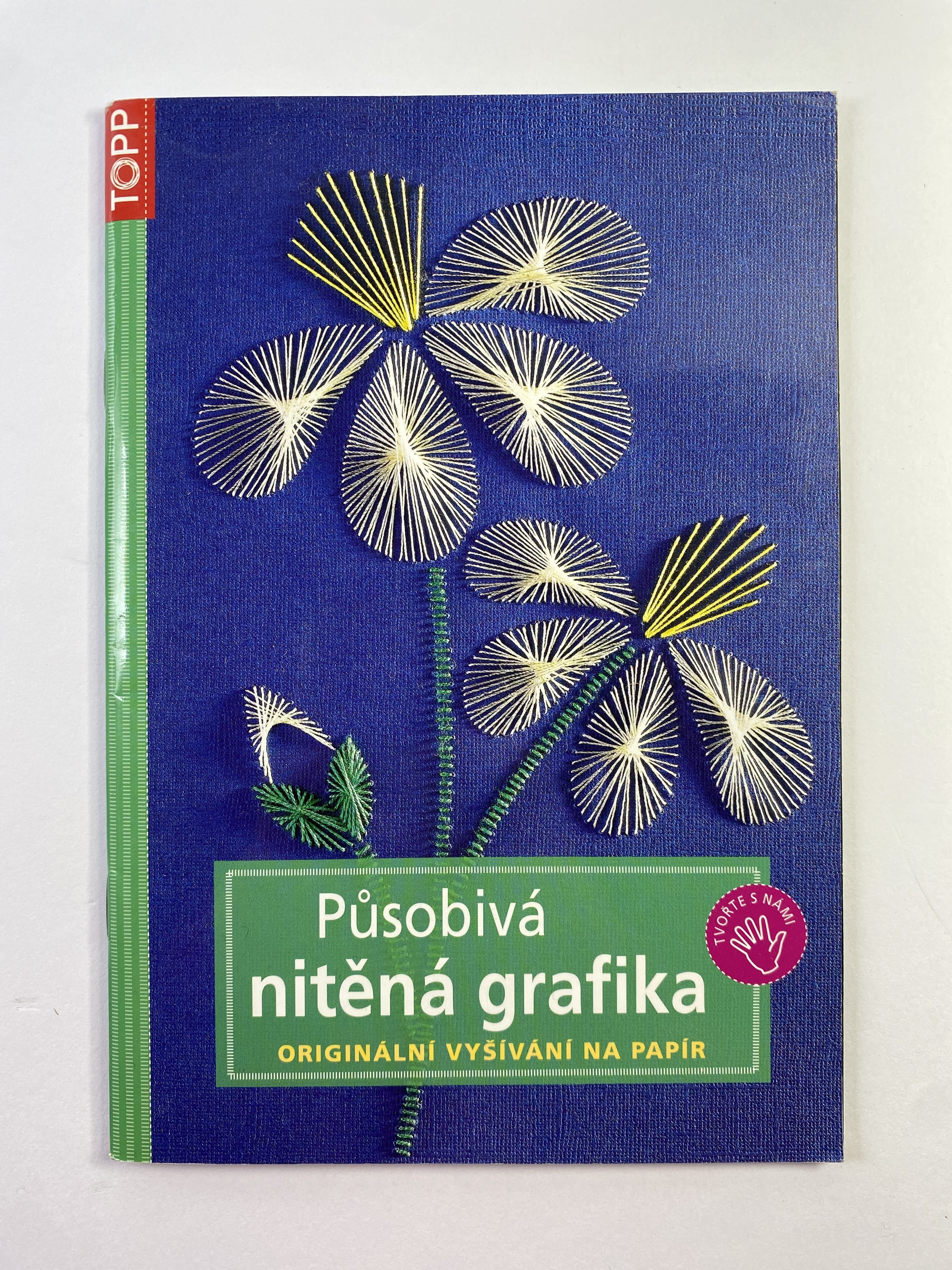 Levně Působivá nitěná grafika