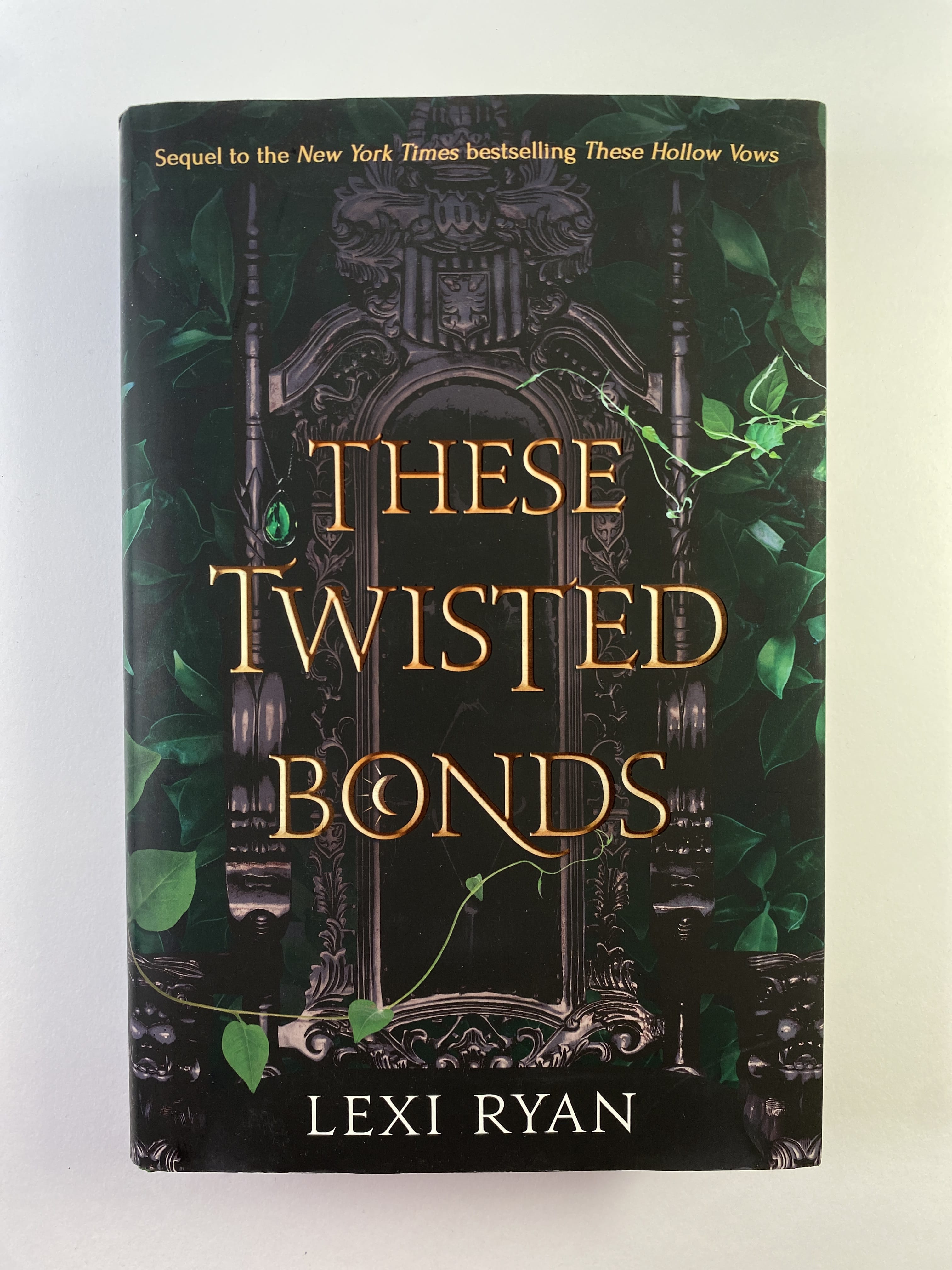 Levně These Twisted Bond Pevná 2022