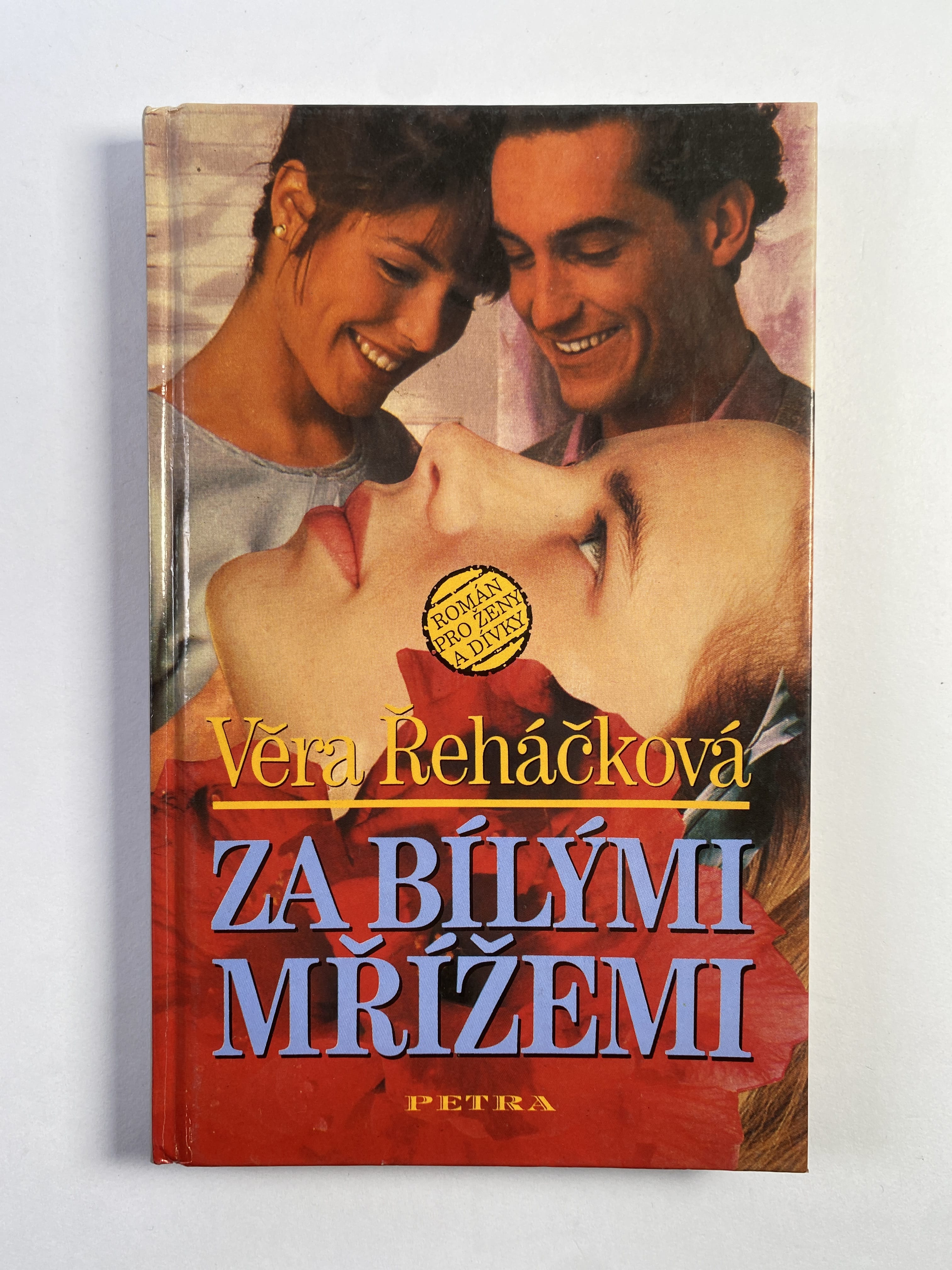 Levně Za bílými mřížemi: autobiografický román