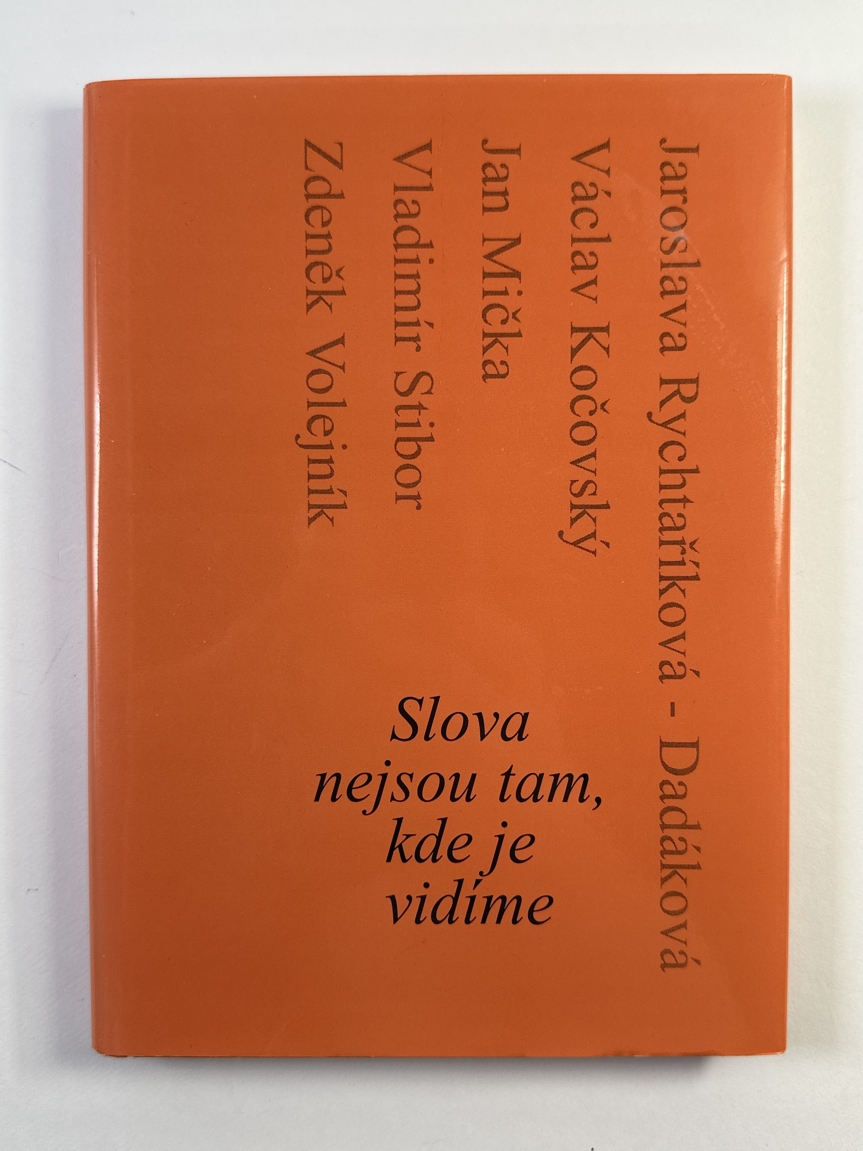 Levně Slova nejsou tam, kde je vidíme