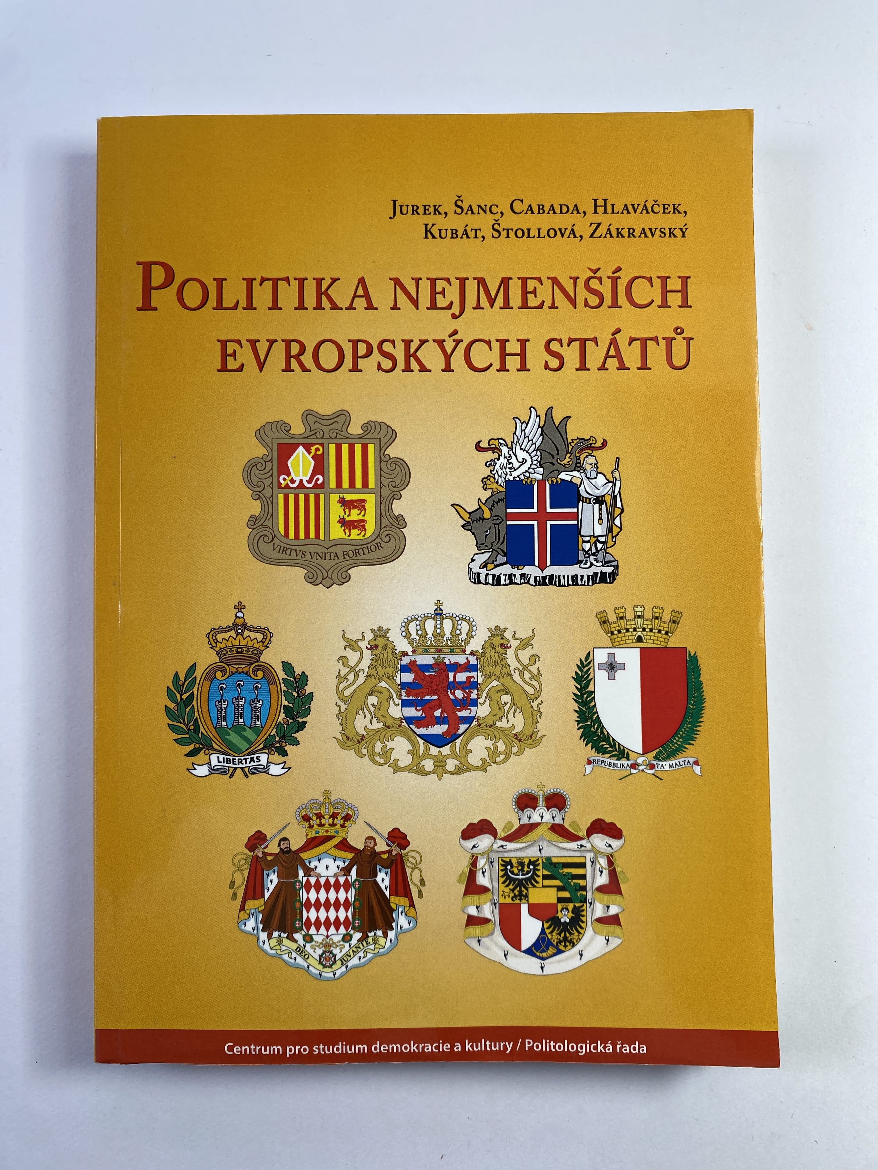 Levně Politika nejmenších evropských států