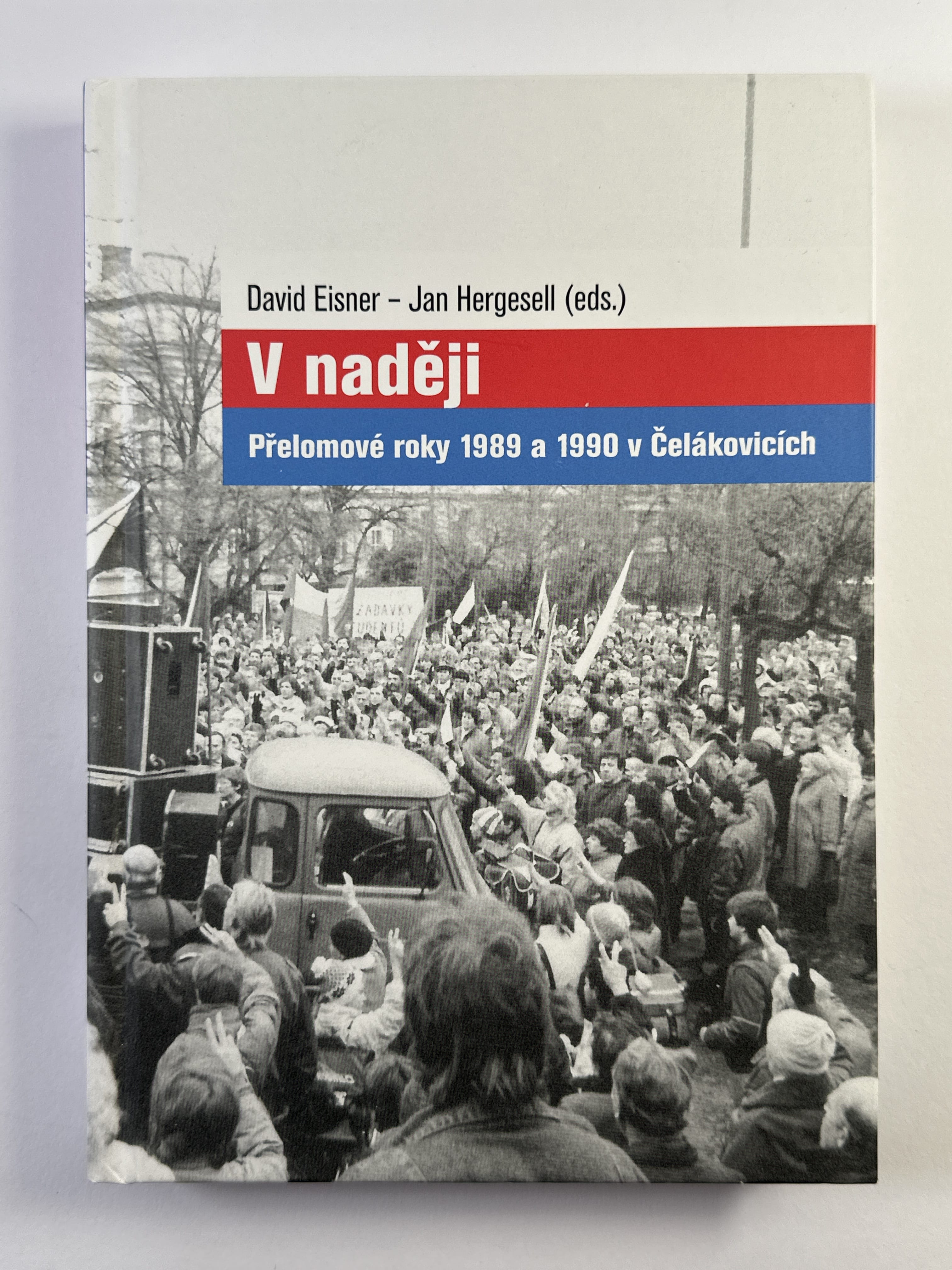 Levně V naději: Přelomové roky 1989 a 1990 v Čelákovicích