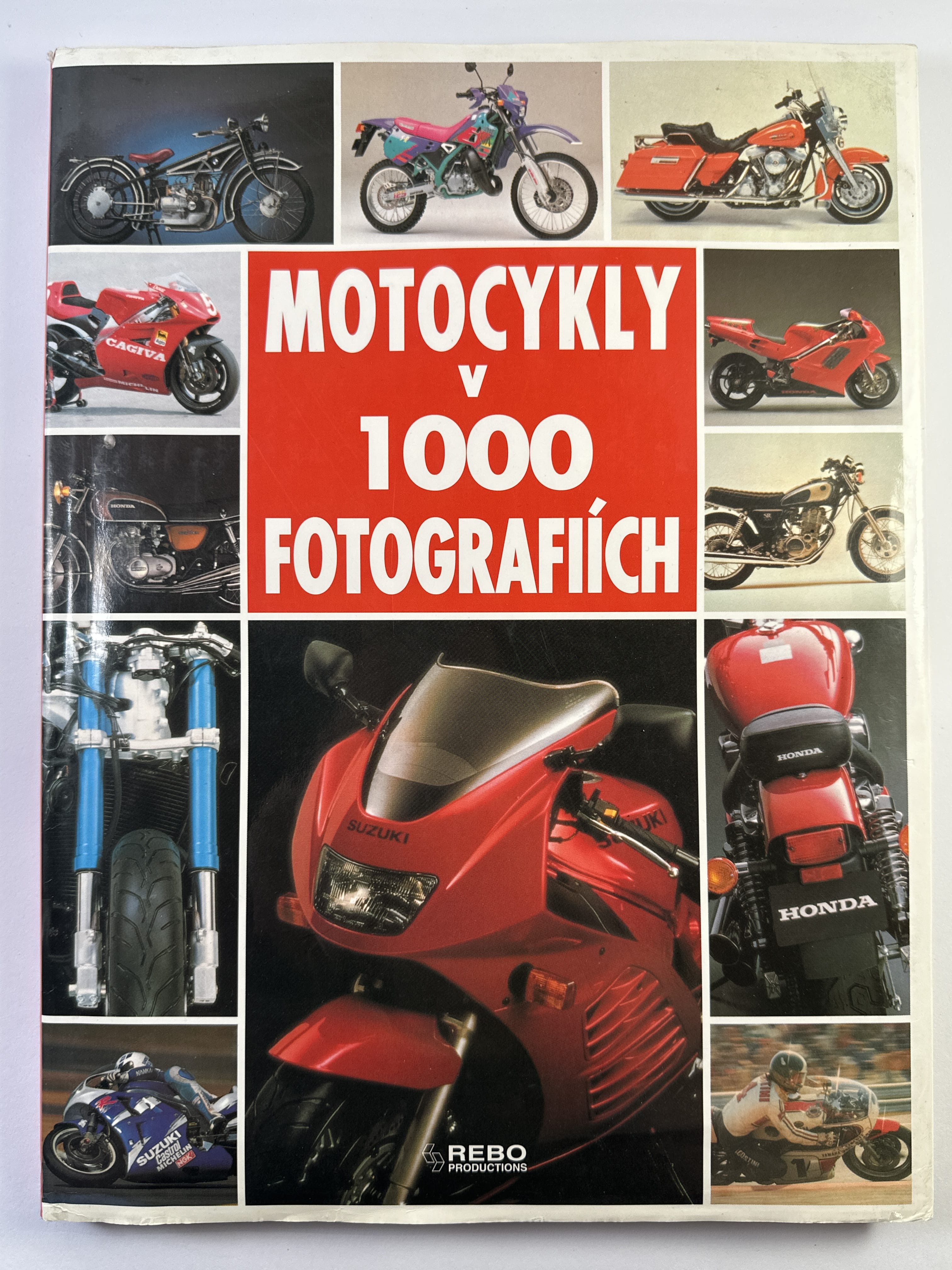 Levně Motocykly v 1000 fotografiích